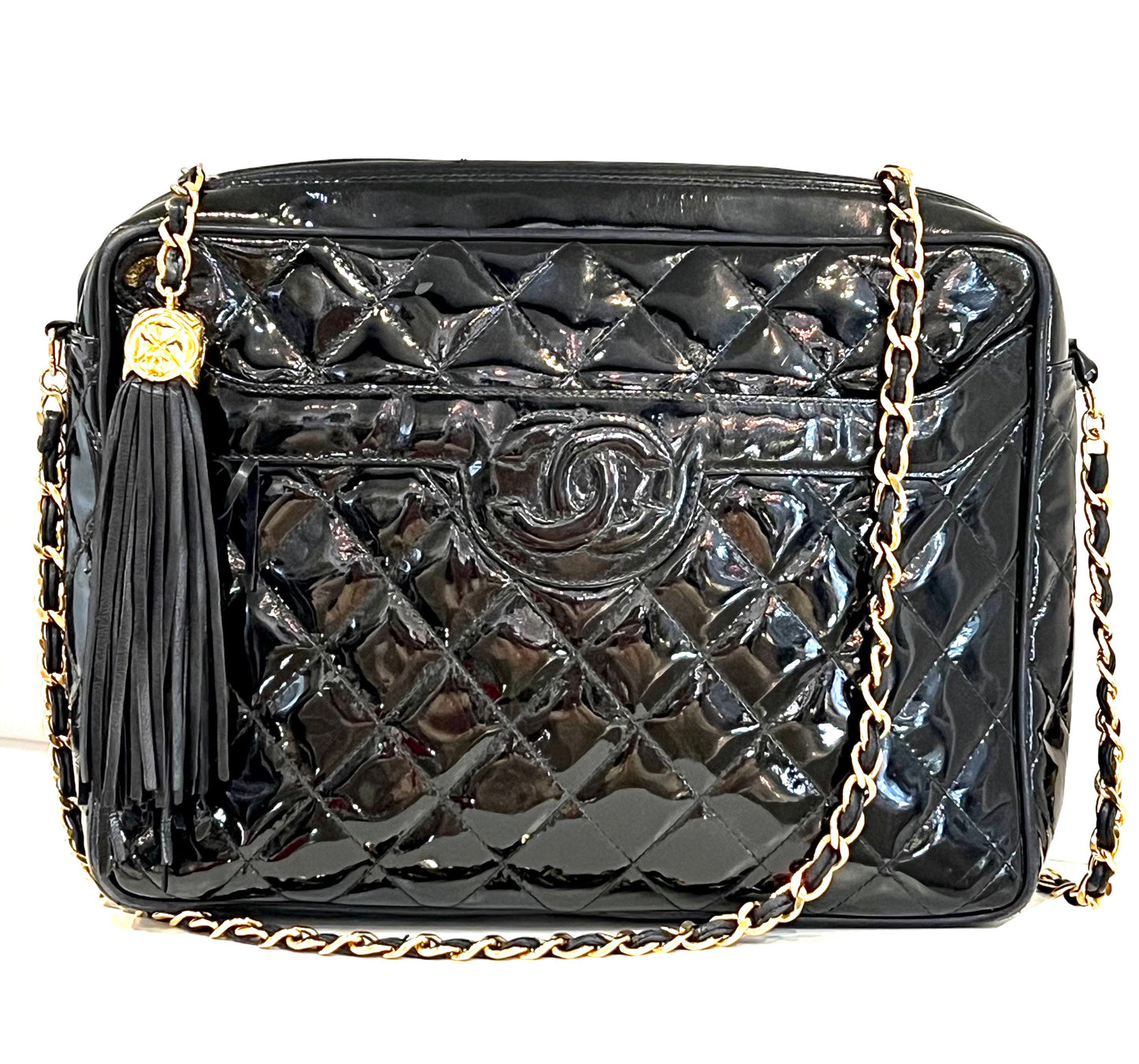 CHANEL VINTAGE QUILTED PATENT CAMERA TASSEL MEDIUM BAG