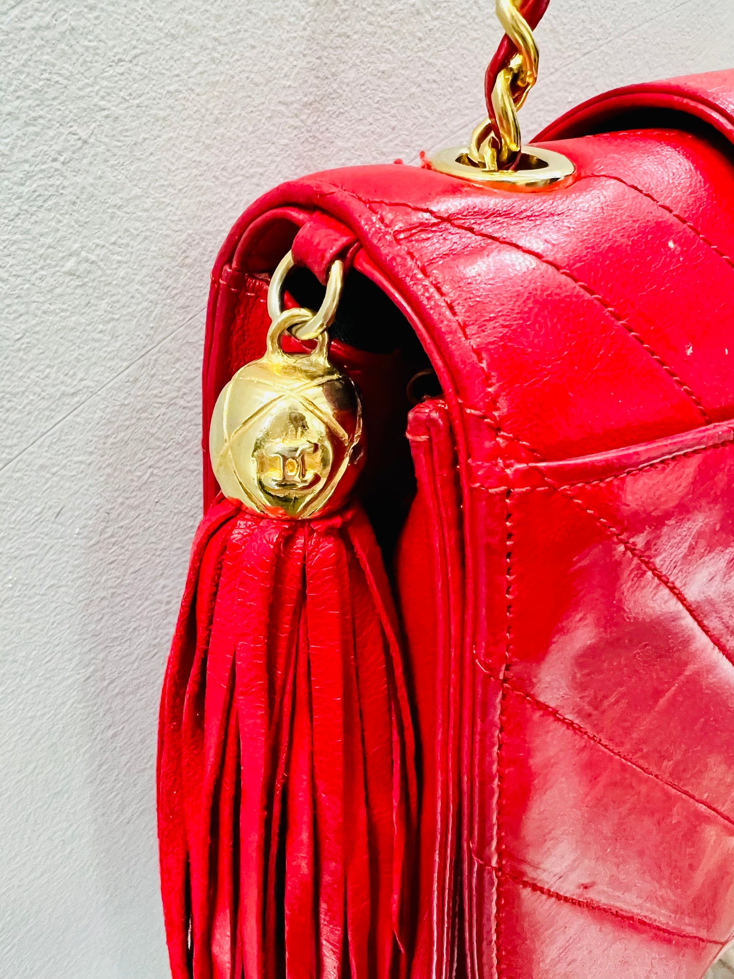 CHANEL VINTAGE RED CHEVRON QUILTED LAMBSKIN CHAIN BAG