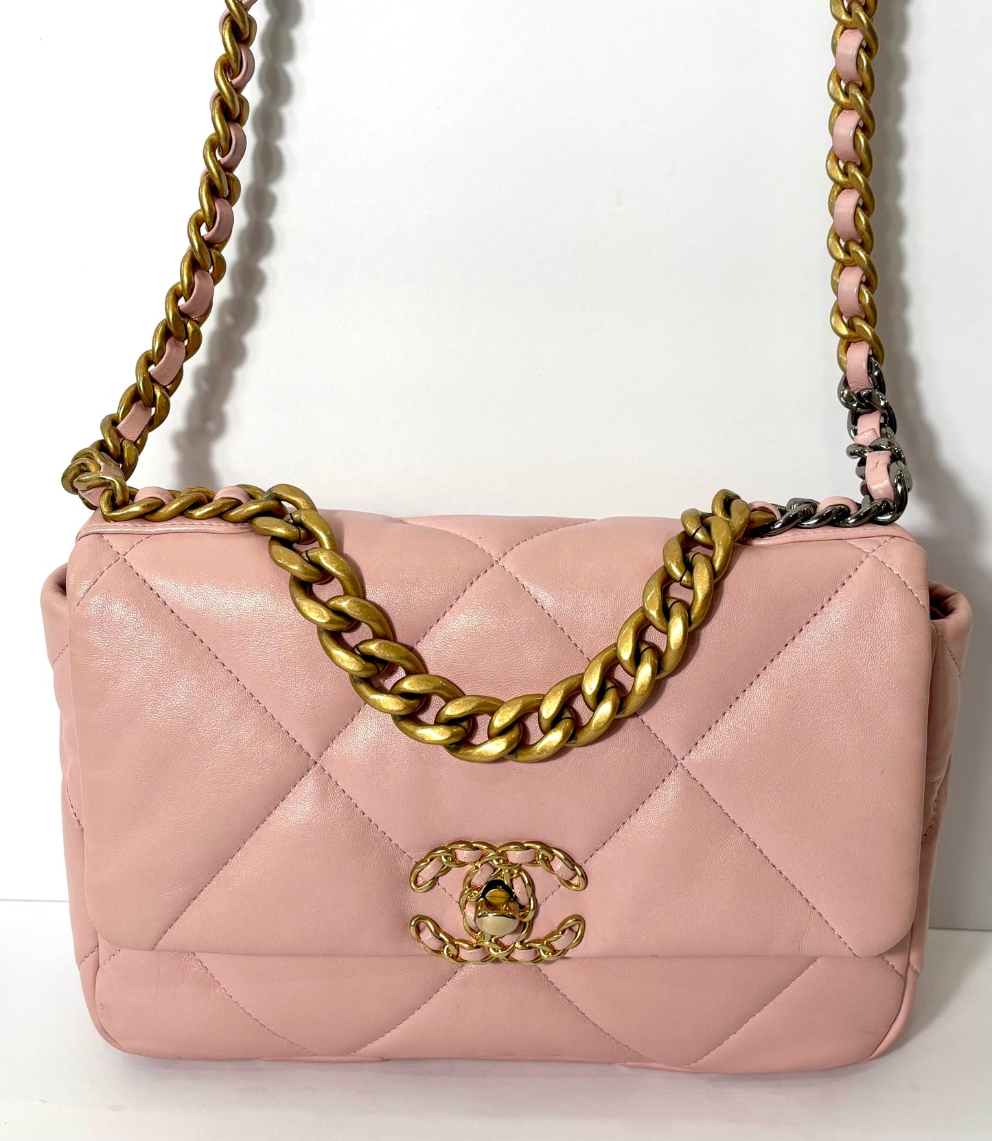 CHANEL QUILTED GOATSKIN MEDIUM CHANEL 19 FLAP BAG