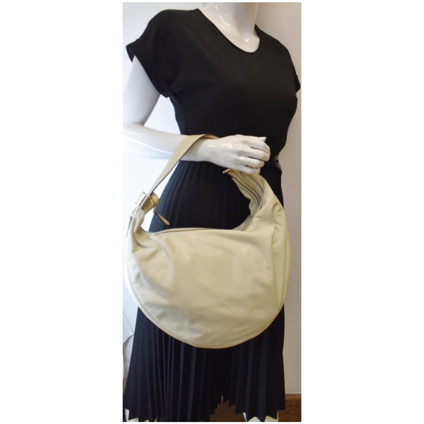 GUCCI Duchessa Leather Hobo Bag Ivory 181492