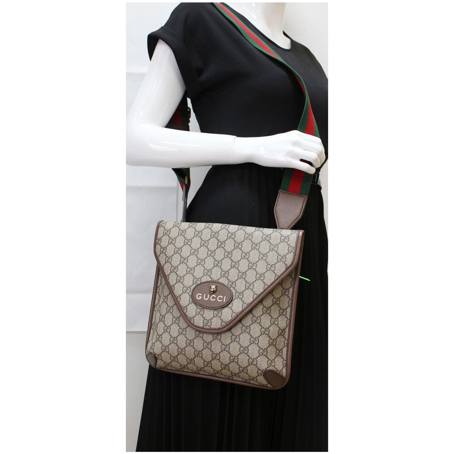 GUCCI Neo Vintage Medium GG Supreme Canvas Messenger Bag Beige 598604