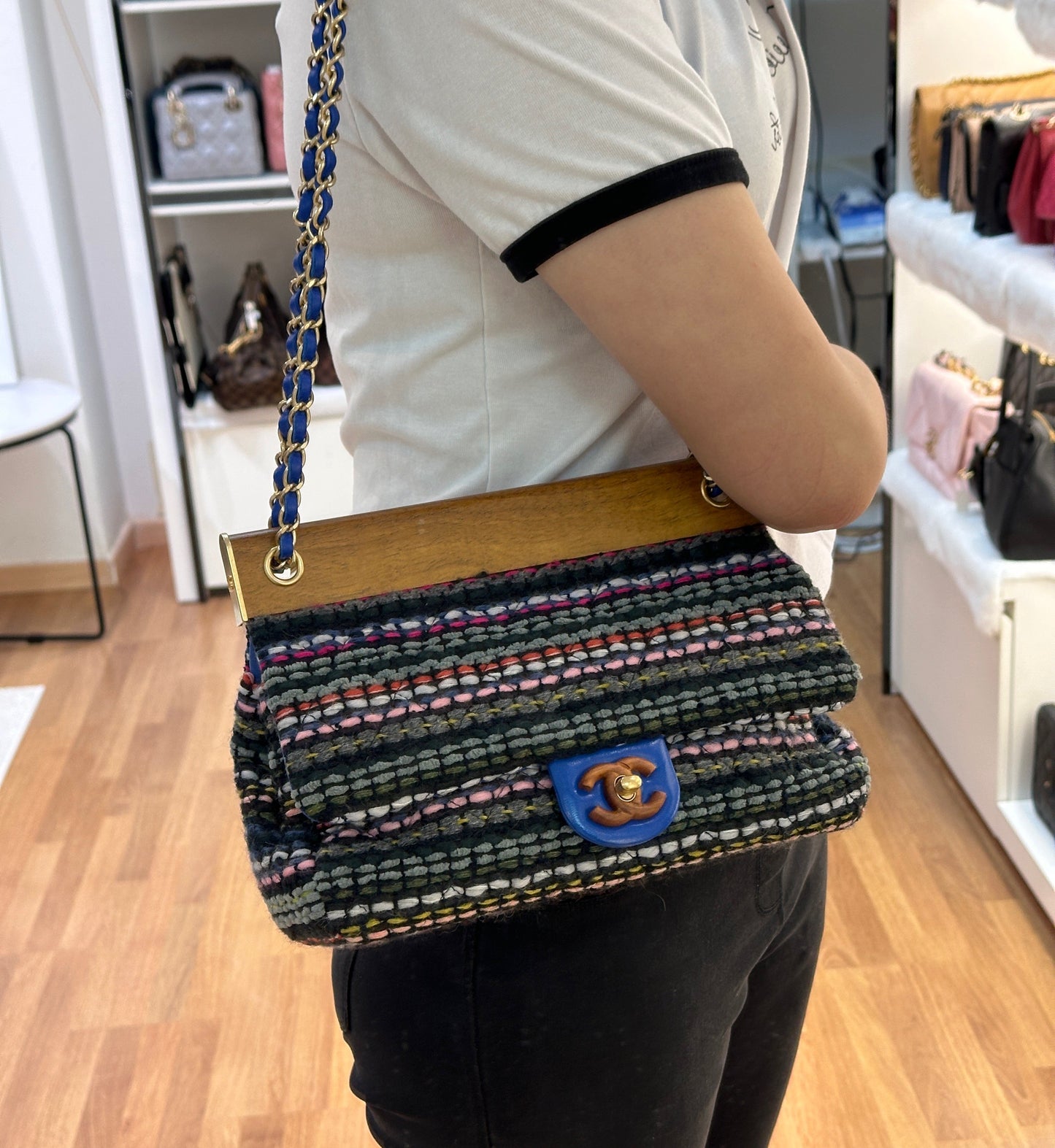 CHANEL Classic Flap Frame Knock on the Wood Tweed Shoulder Bag 2018 holo 2666
