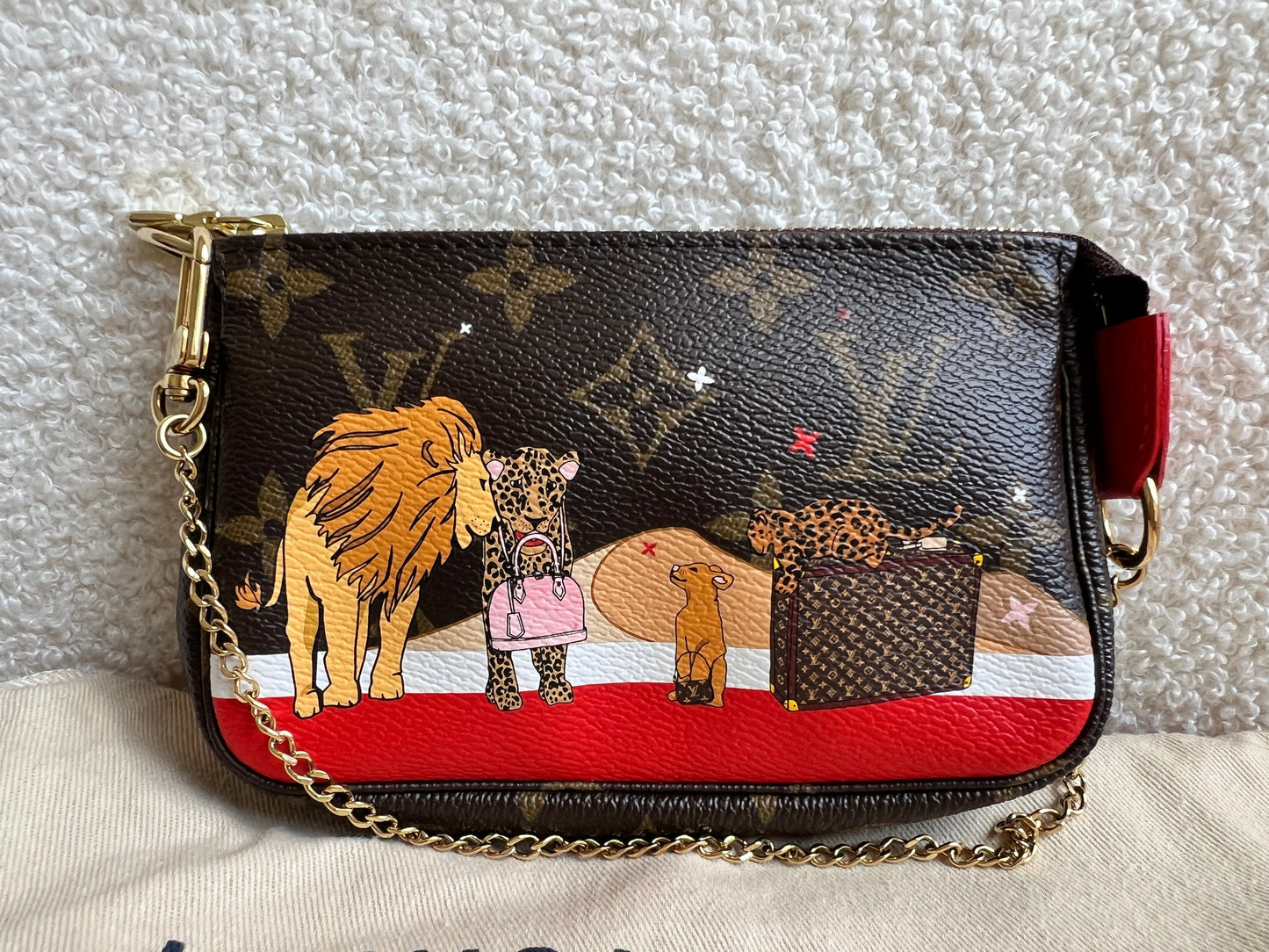 Louis Vuitton Christmas Edition Mini Cats Animated Mini Pochette Accessoires in Monogram (RRP £630)
