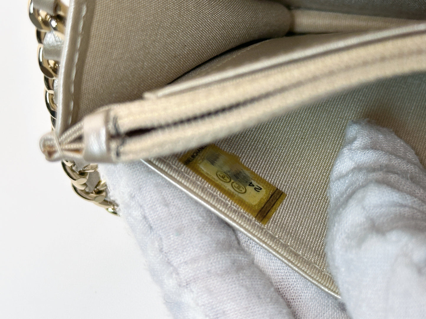 Chanel Camellia Embossed Wallet On Chain 2465 holo card
