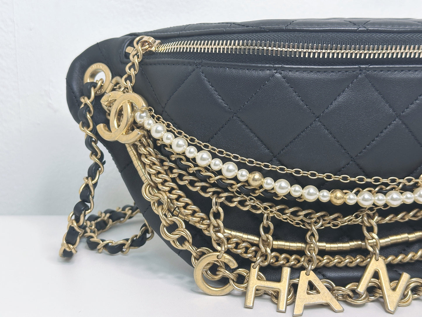 CHANEL 19A BLACK ALL ABOUT CHAINS PEARL FANNY PACK BAG GHW 2806 holo card