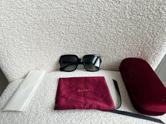 Gucci GG 1070S Sunglasses in Black (RRP £280)