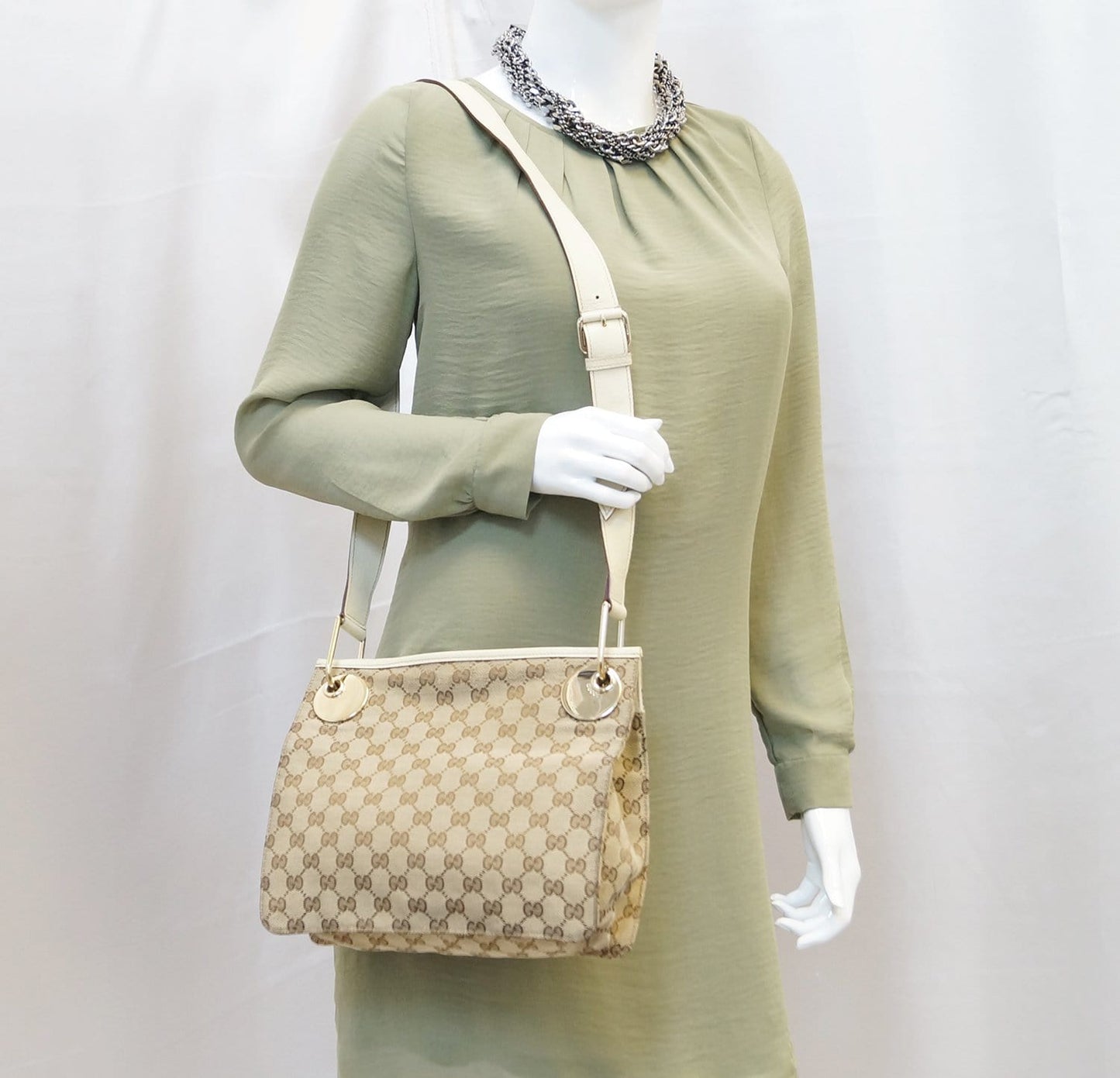 GUCCI GG Canvas Messenger Bag 120841