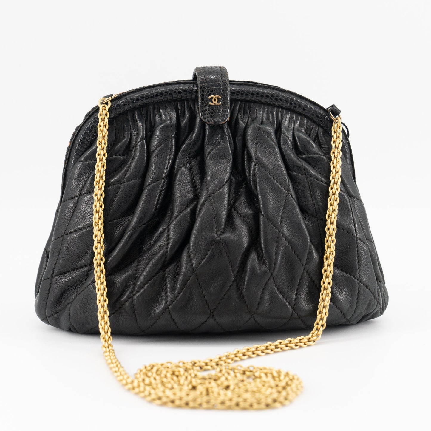 CHANEL vintage shoulder bag
