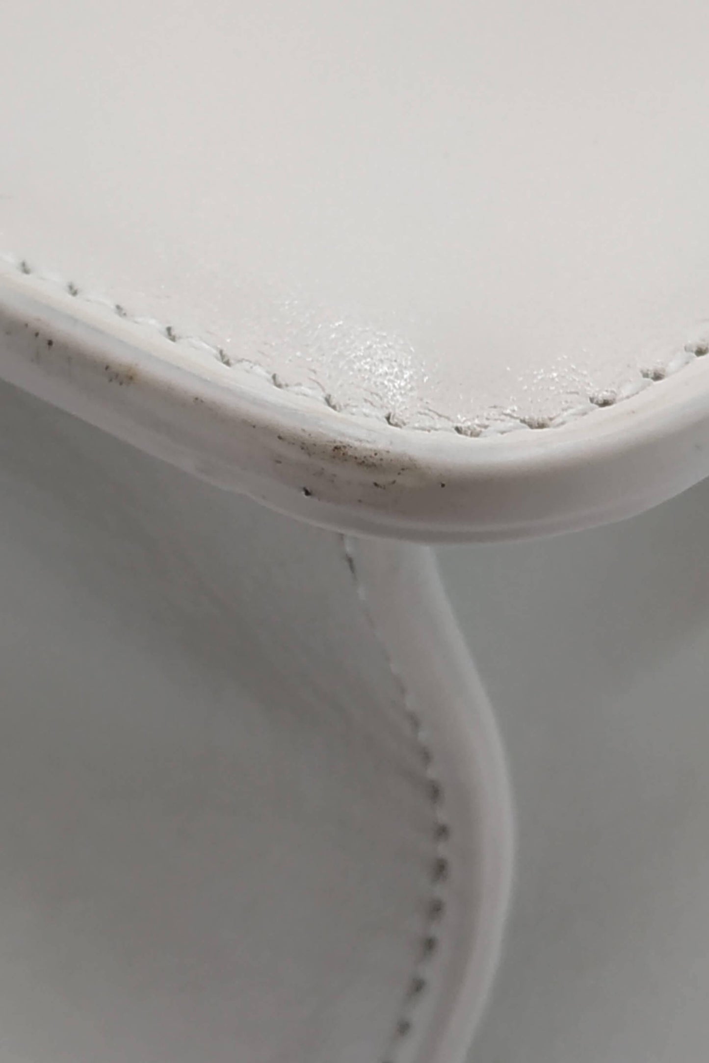 30 Montaigne Bag Off White