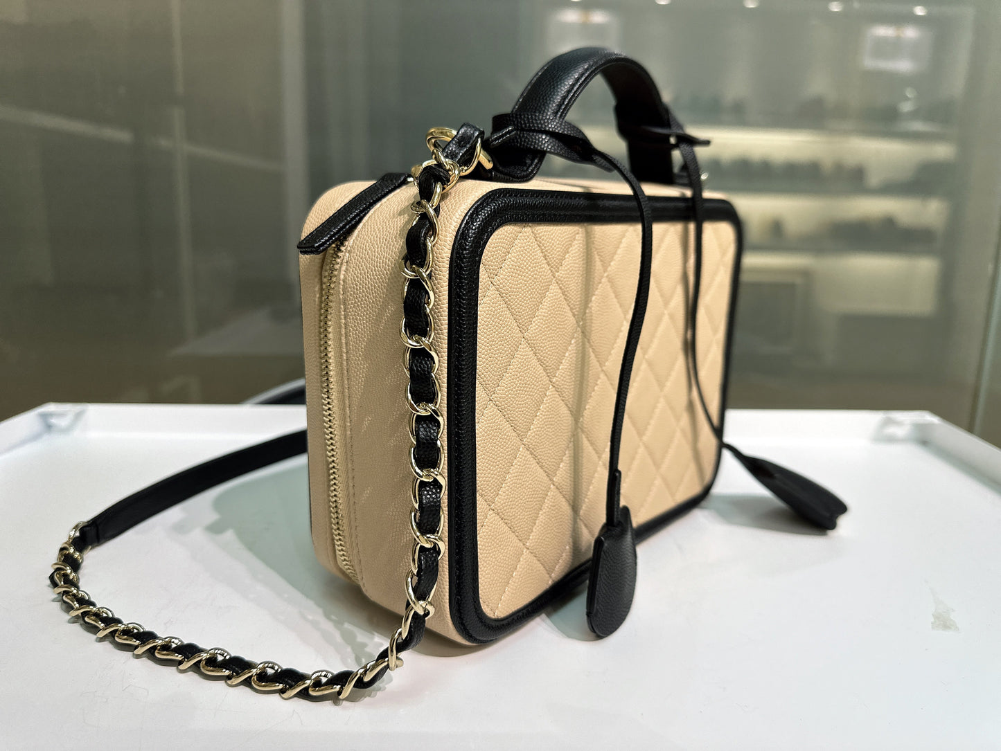 Chanel Medium Vanity Case Beige Black