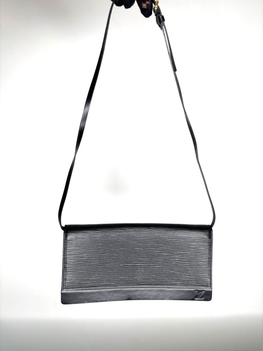 Louis Vuitton Hornfleur Black Epi Leather Pochette Clutch Bag - Preloved