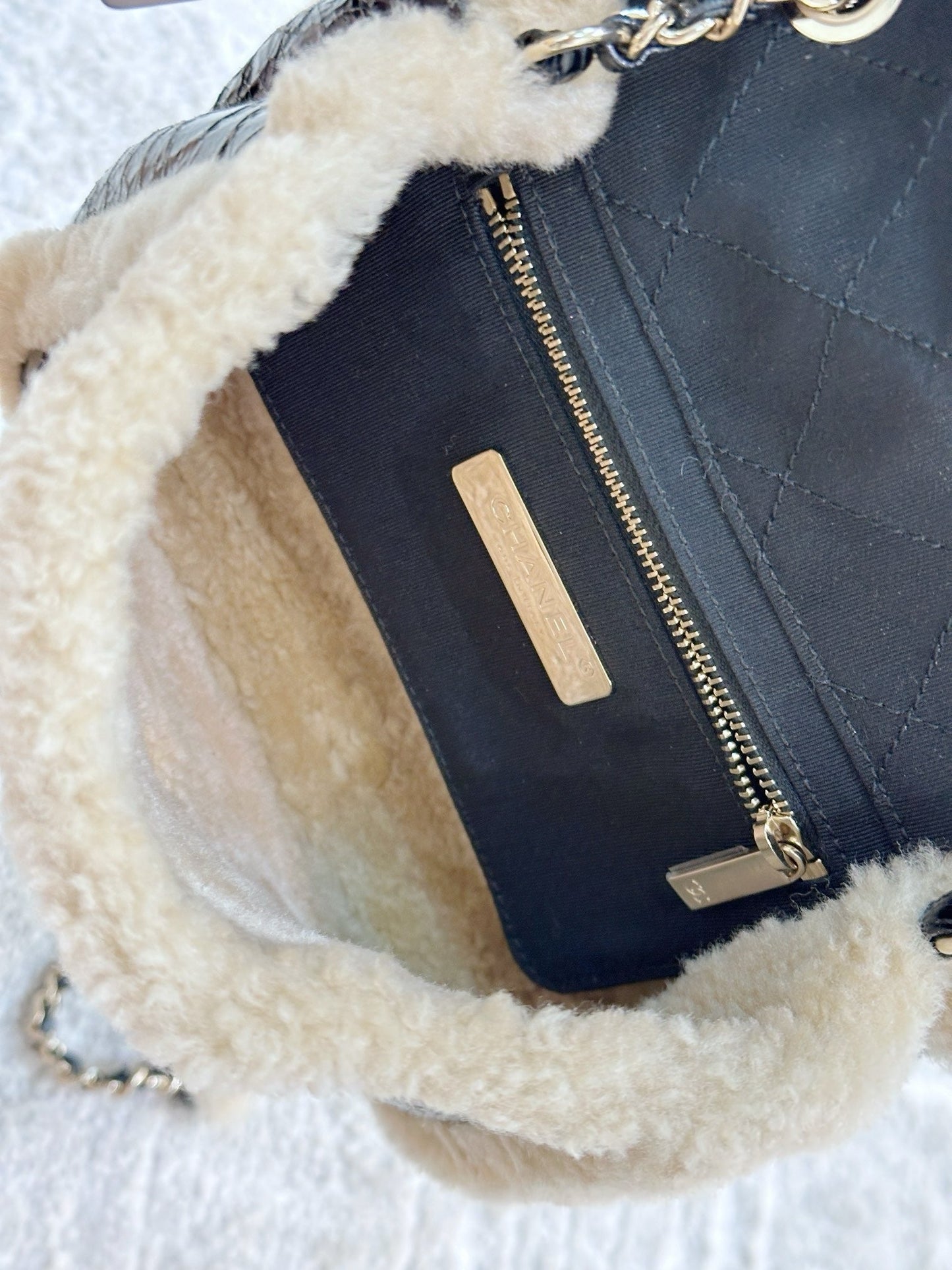CHANEL Crumpled Calfskin Shearling CC Flap Black Beige