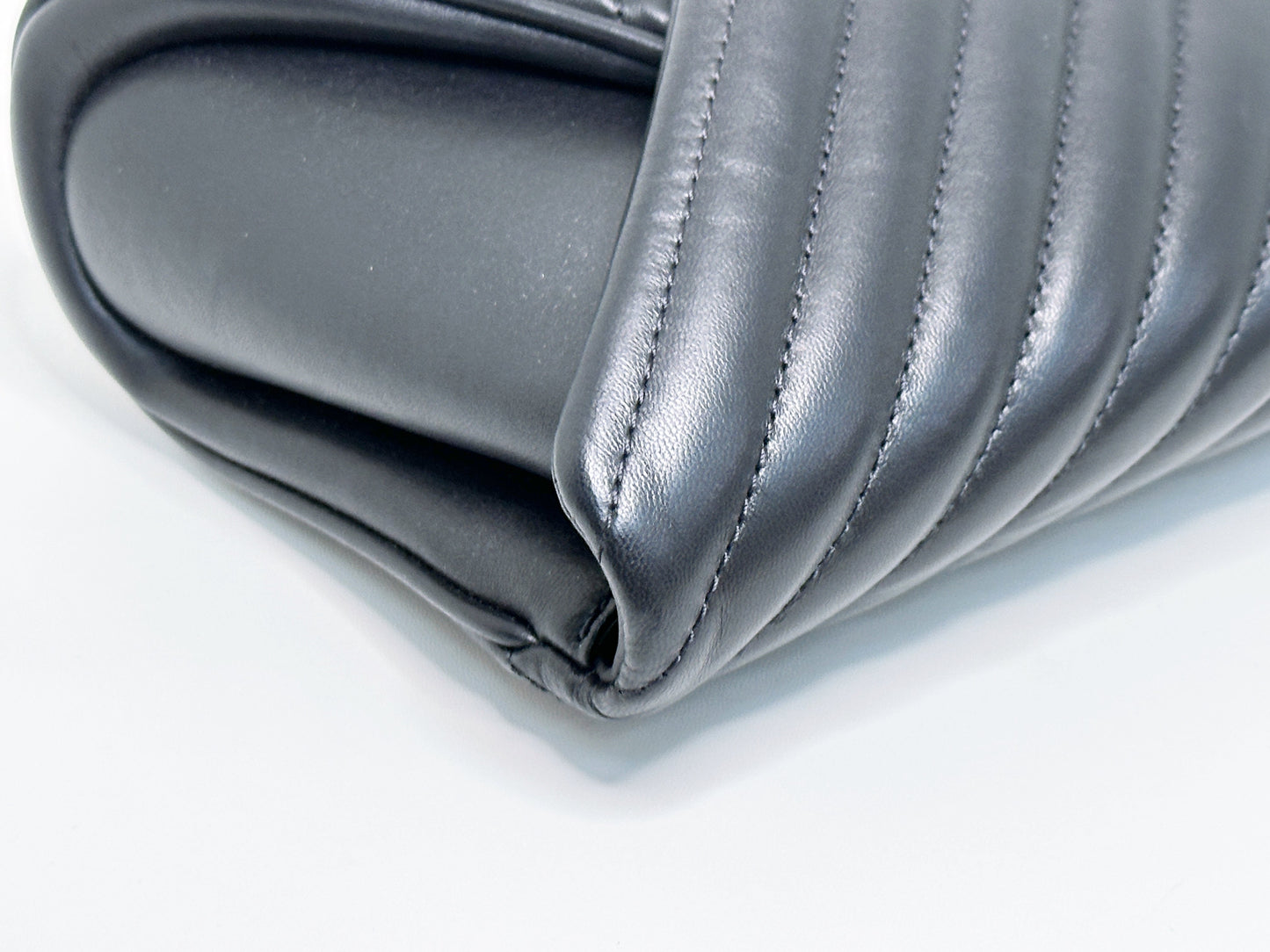 Chanel Black Chevron Lambskin Fold Up Again Clutch 2432 holo card
