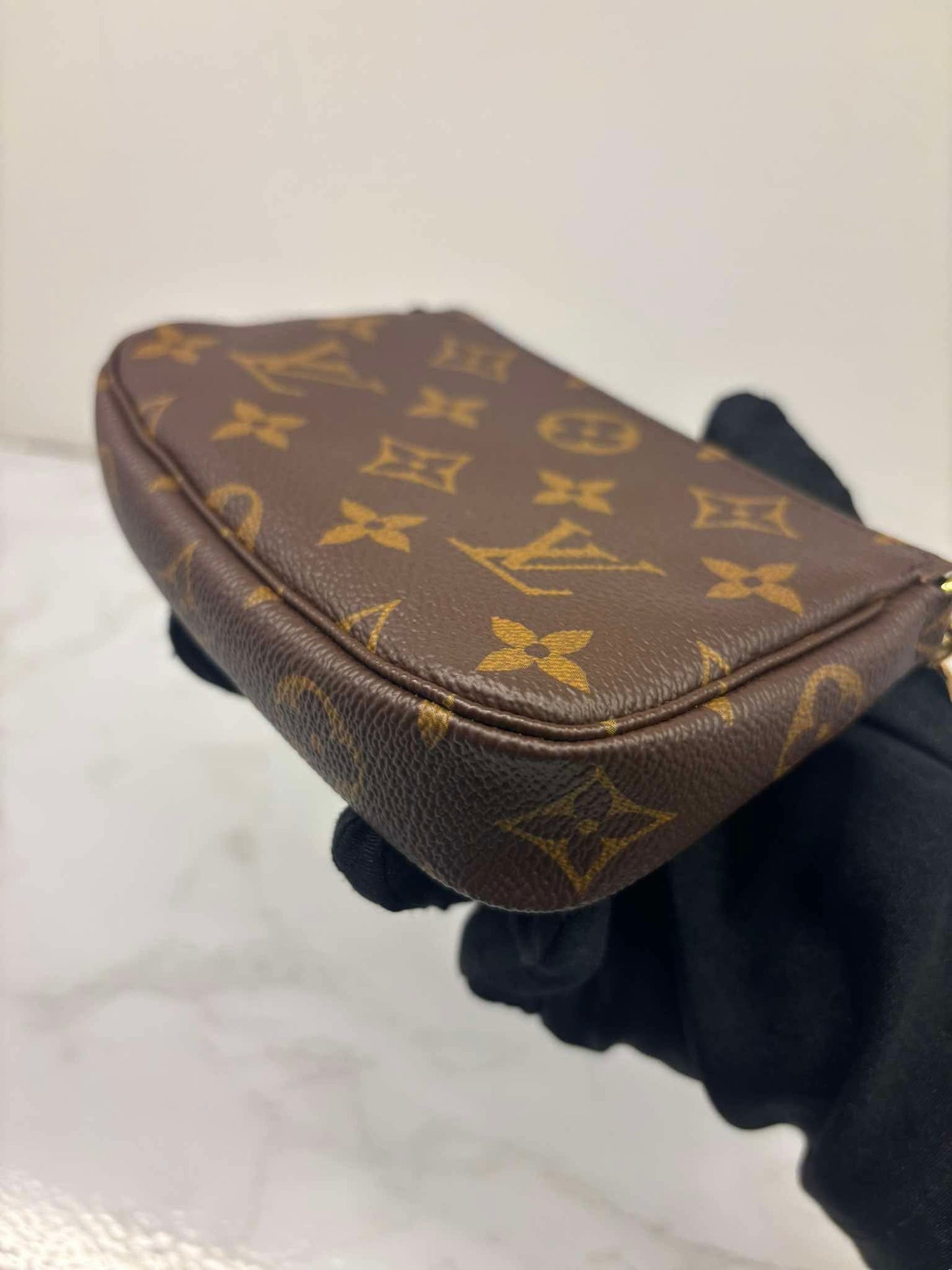 Louis Vuitton mini Pochette Accessoires