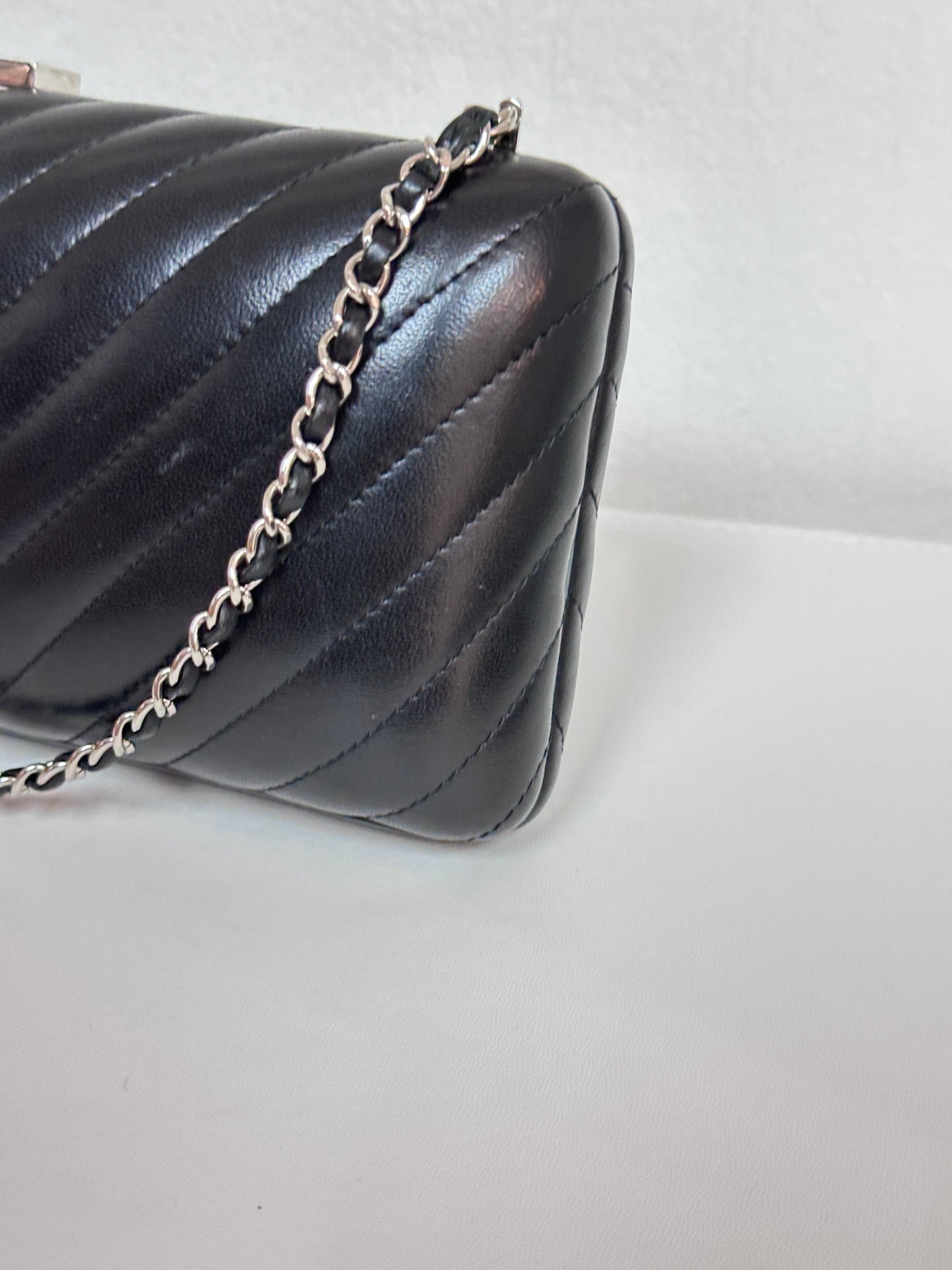 Chanel Chevron Metallic Fringe Clutch 2572 holo card