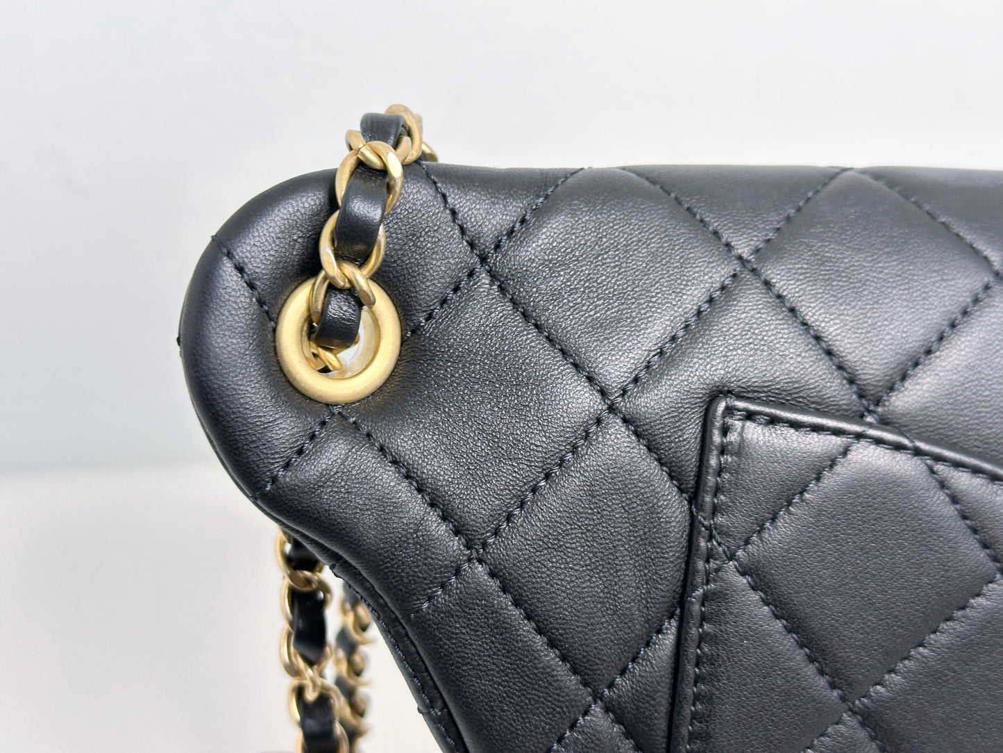 CHANEL 19A BLACK ALL ABOUT CHAINS PEARL FANNY PACK BAG GHW 2806 holo card