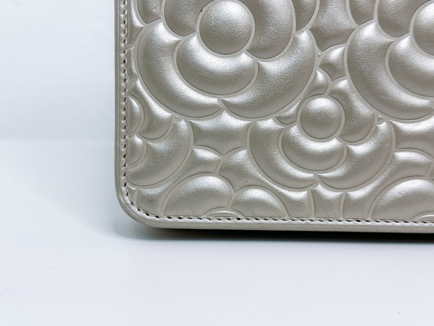 Chanel Camellia Embossed Wallet On Chain 2465 holo card