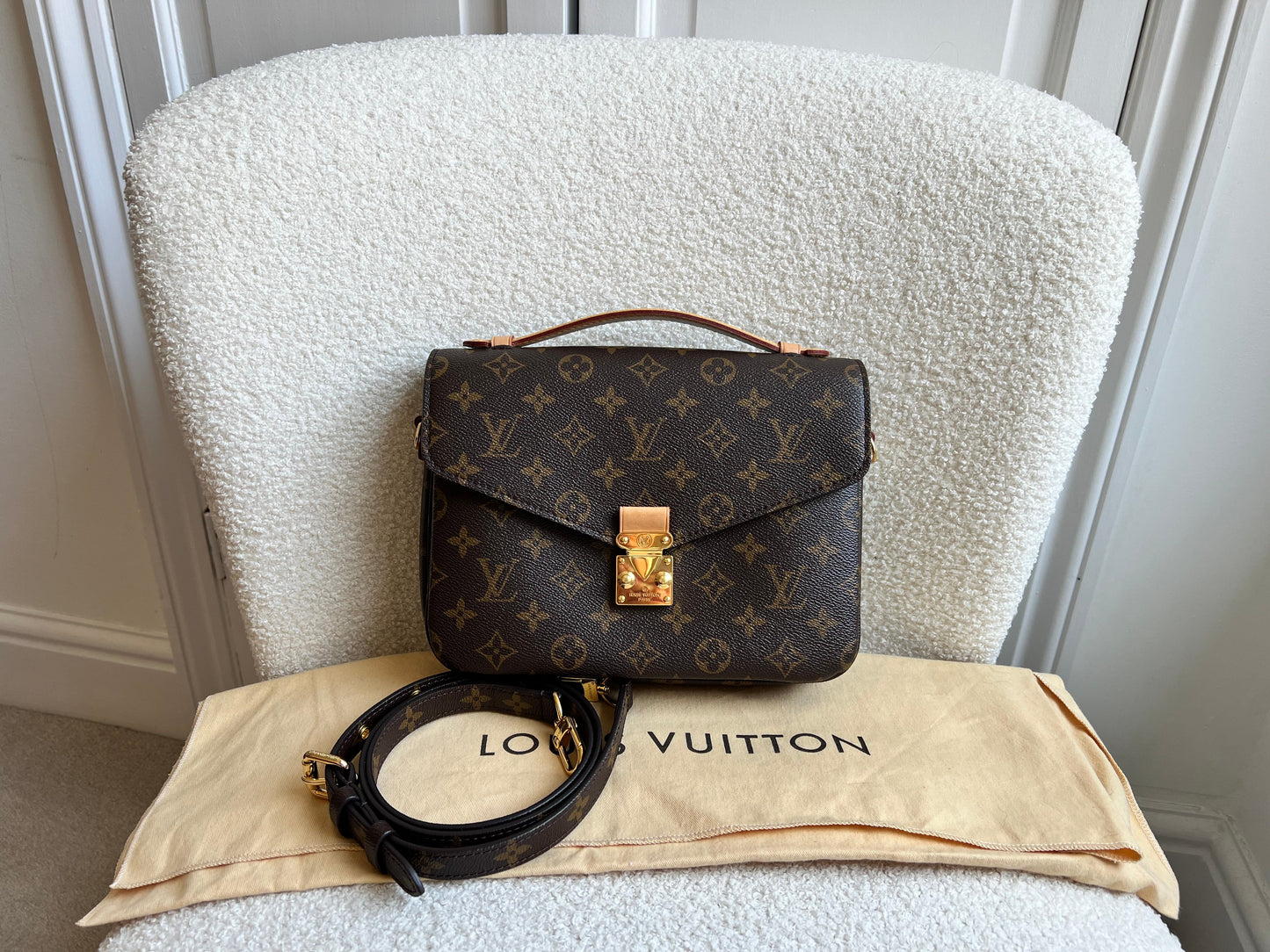 Louis Vuitton Pochette Metis Monogram (RRP £2000)