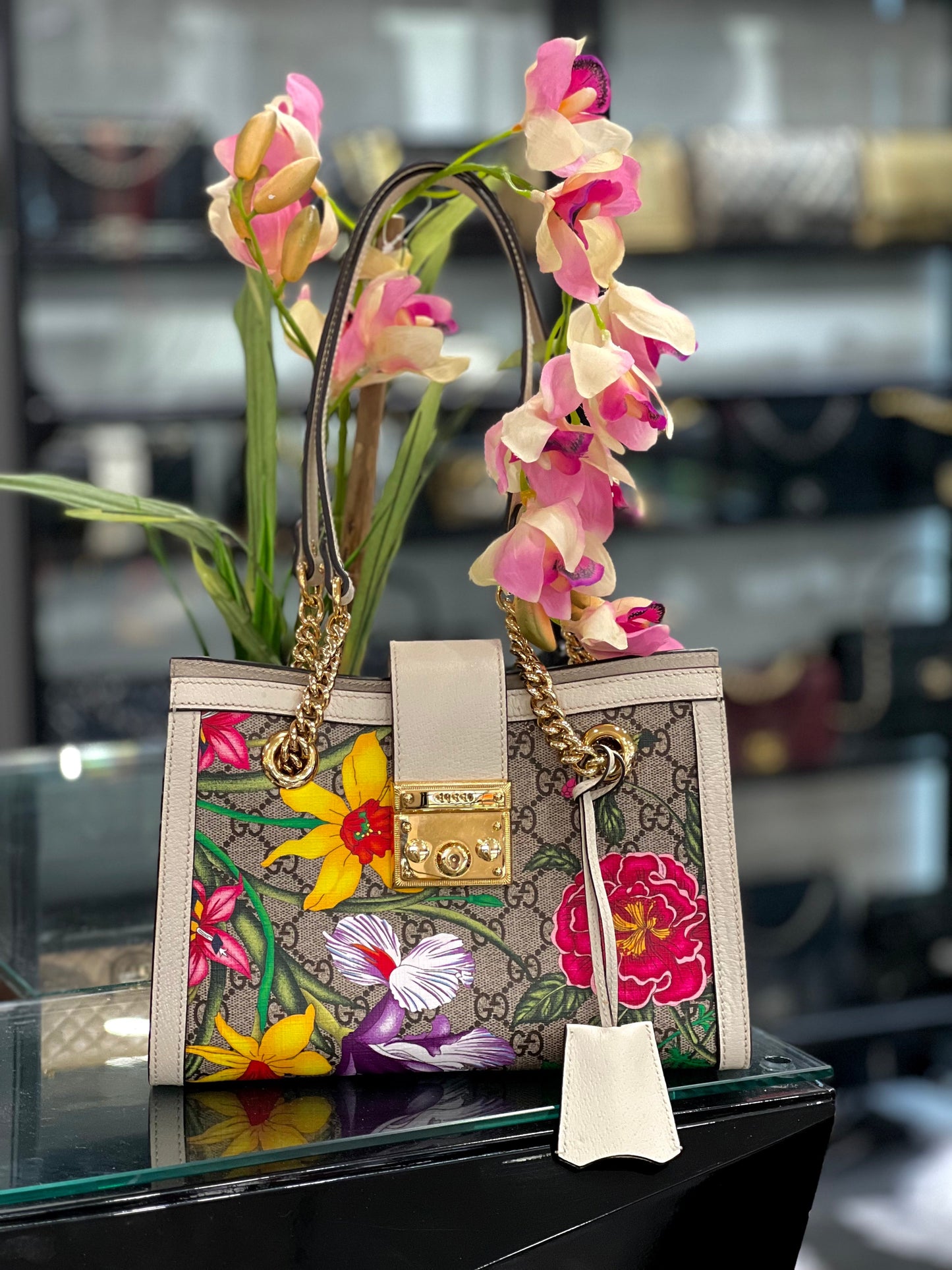 GUCCI GG SUPREME FLORA PADLOCK CHAIN SMALL TOTE BAG