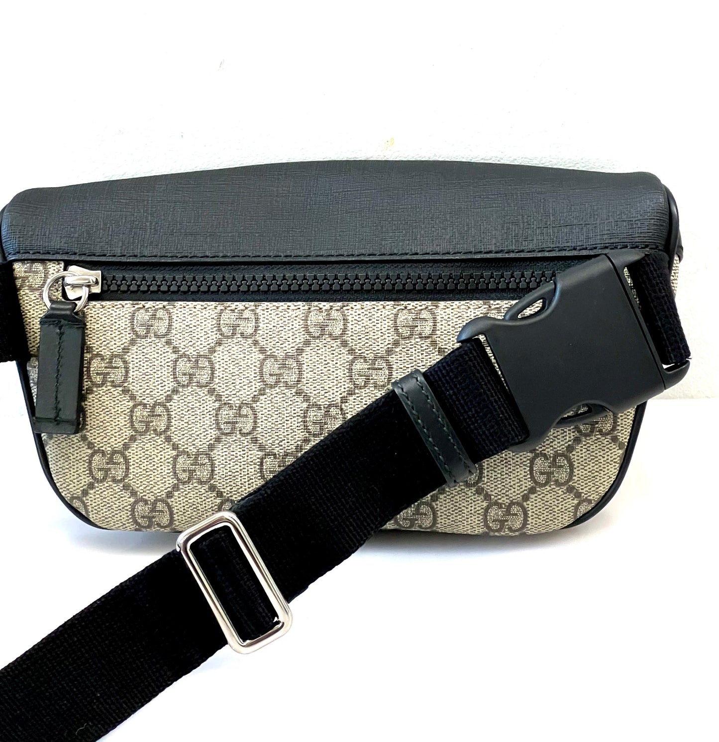 GUCCI GG SUPREME MONOGRAM BELT BAG