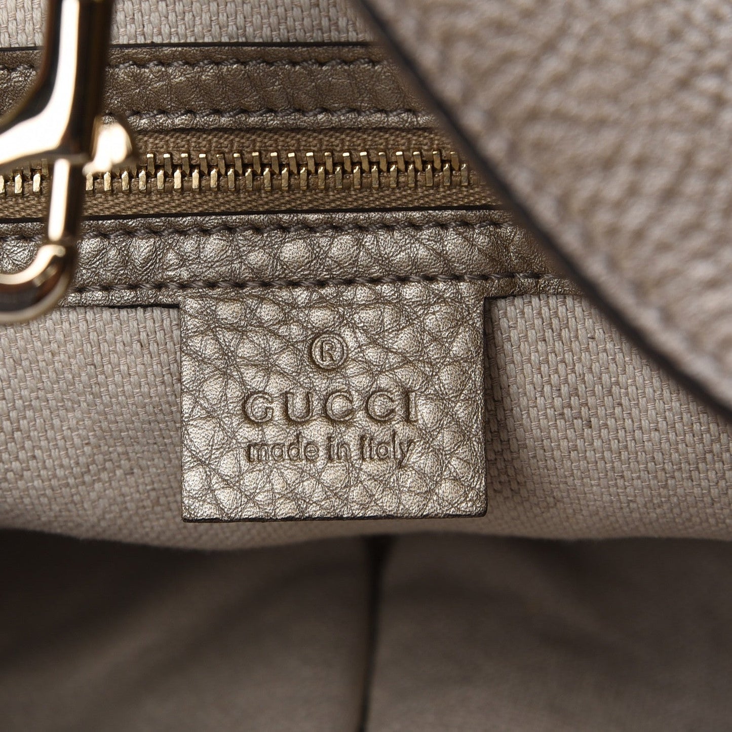 GUCCI METALLIC CALFSKIN MEDIUM SOHO CHAIN SHOULDER BAG