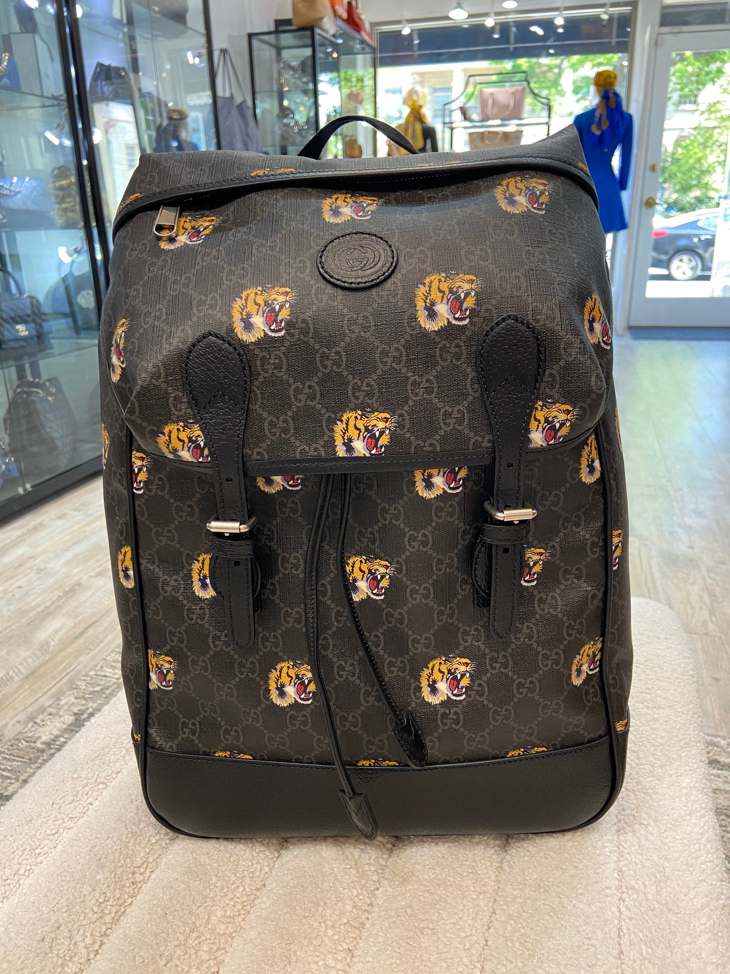 GUCCI GG TIGER PRINT MEDIUM BACKPACK