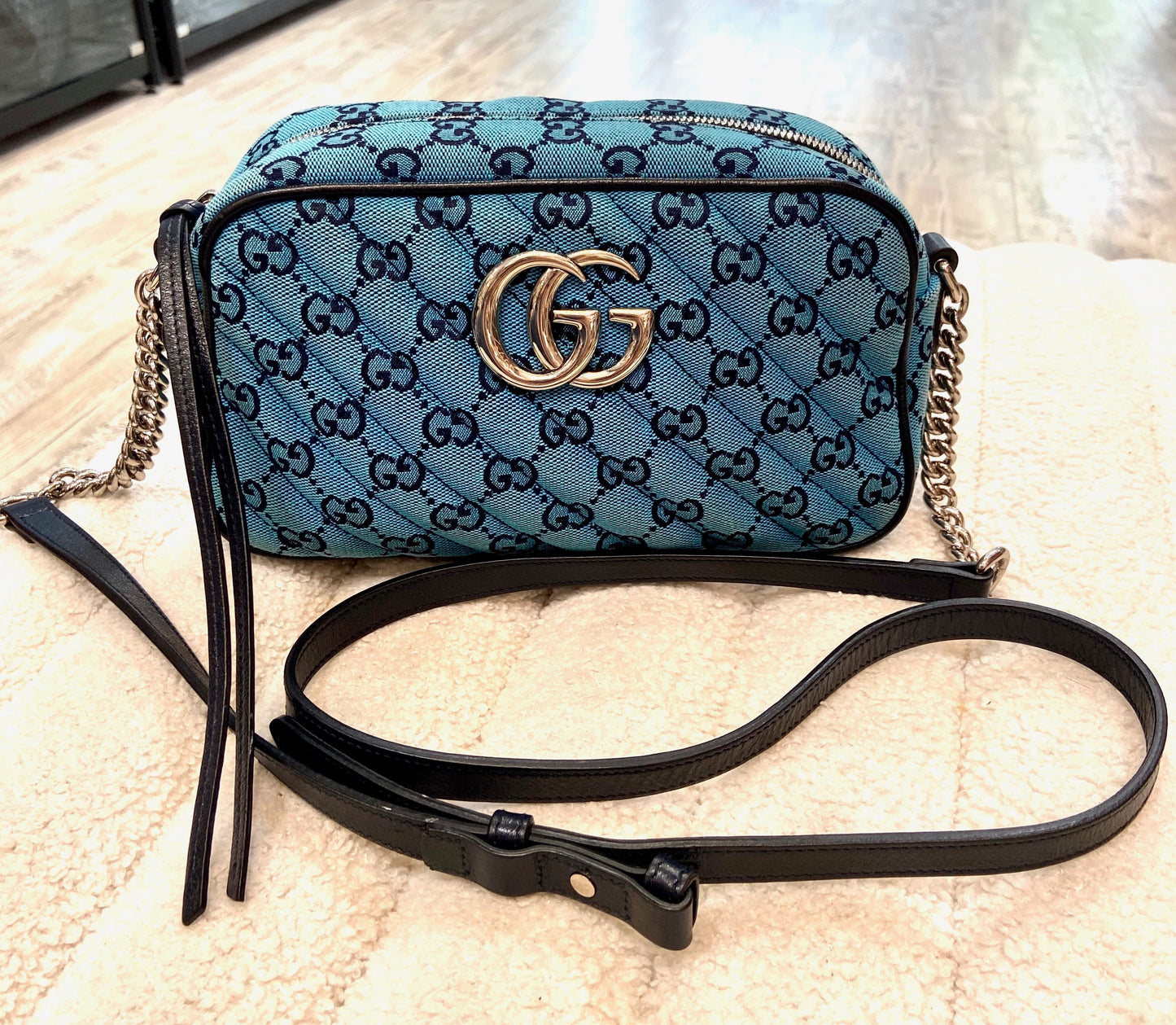 GUCCI GG MARMONT DIAGONAL QUILTED SMALL SHOULDER BAG