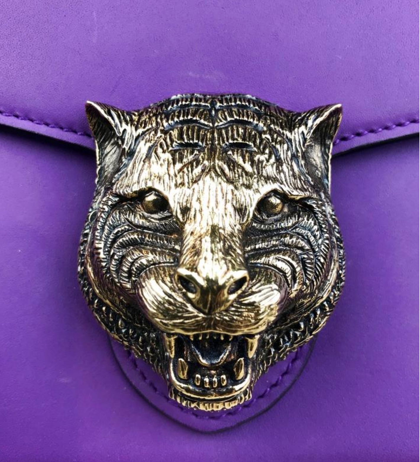 GUCCI Animalier Tiger Head Chain Crossbody Bag