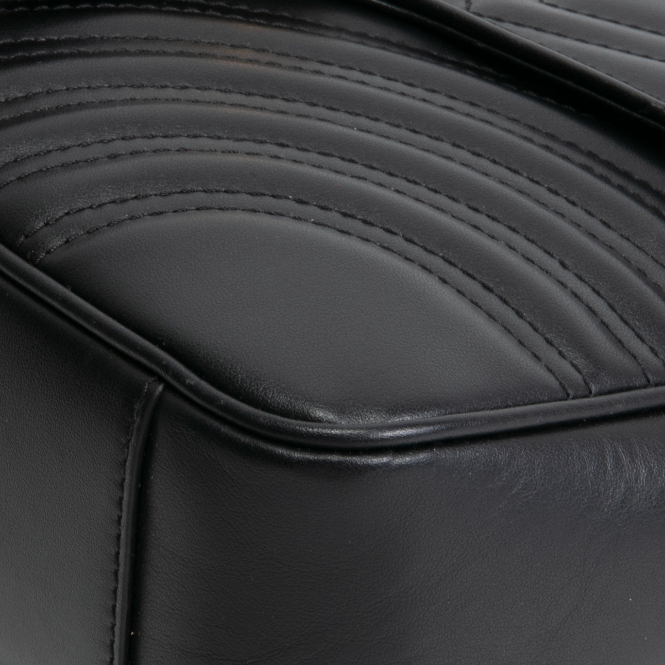 GUCCI GG Marmont Large Shoulder Bag - Black