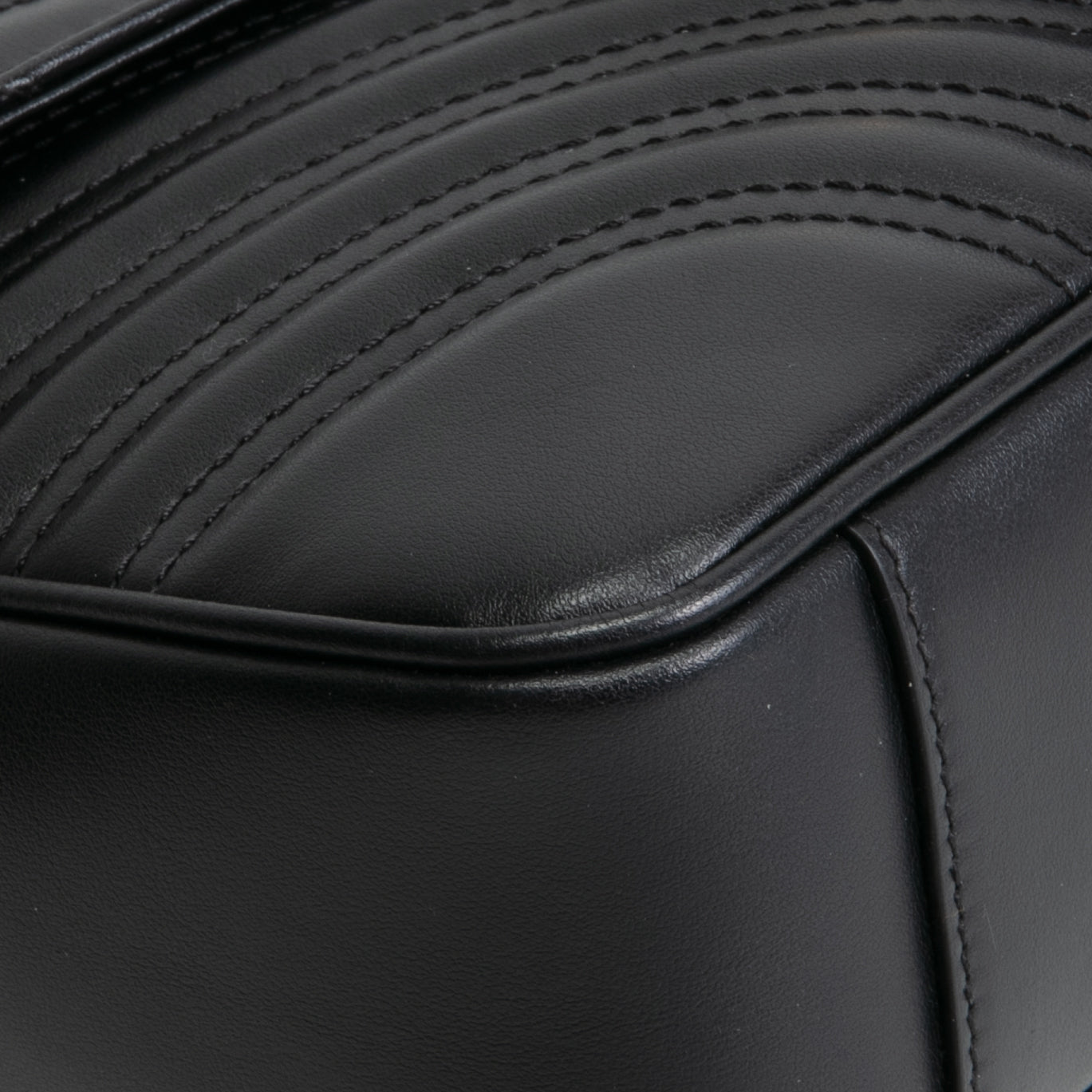 GUCCI GG Marmont Large Shoulder Bag - Black