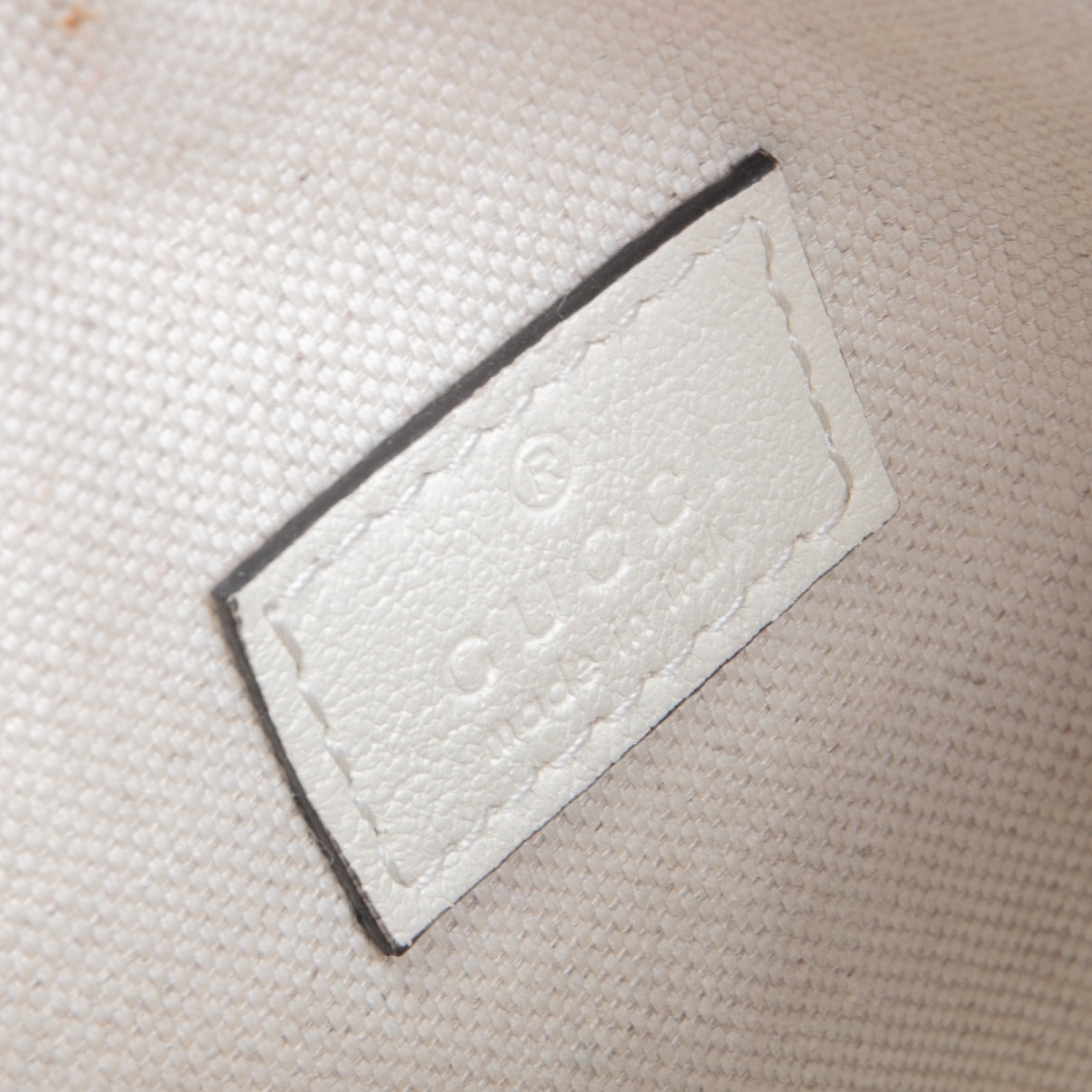 GUCCI Small Blondie Barrel Shoulder Bag- White