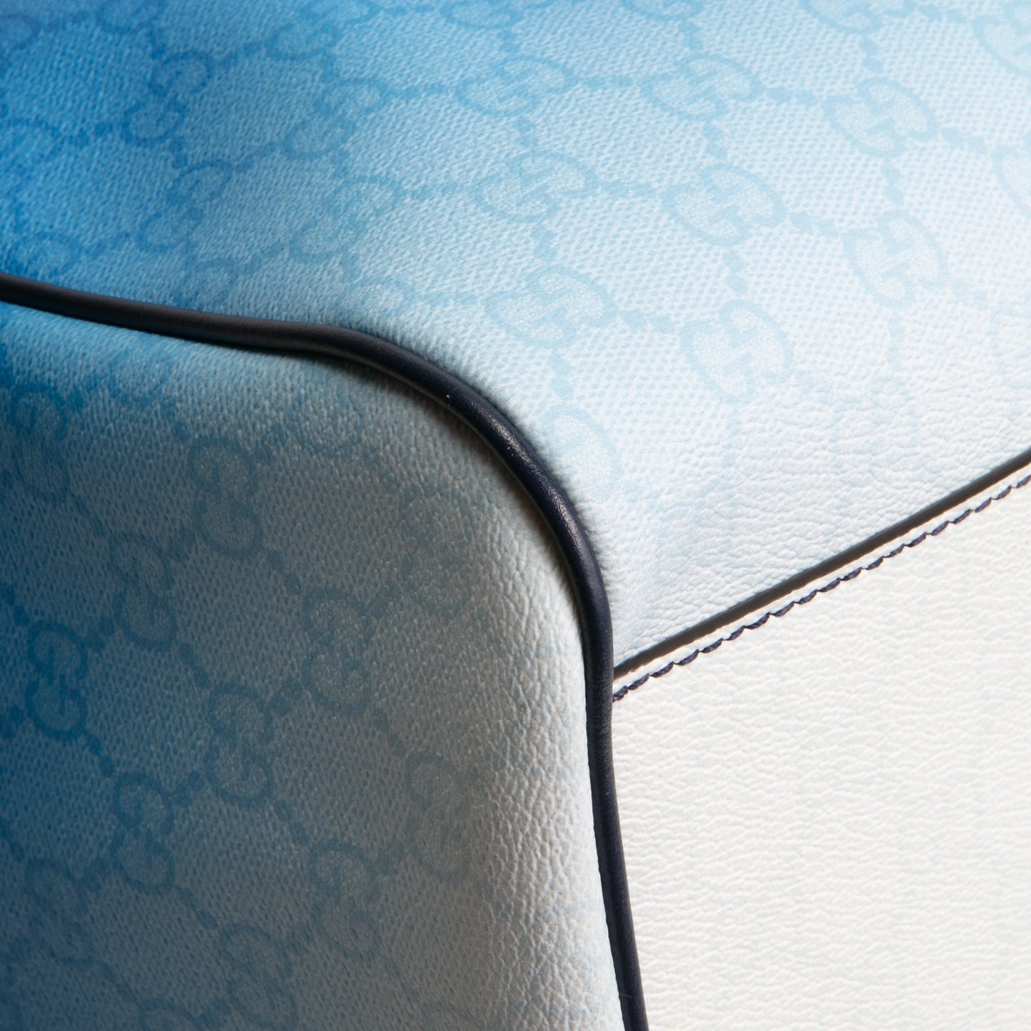 GUCCI Chroma Large Duffle Bag Gradient GG Supreme - Blue