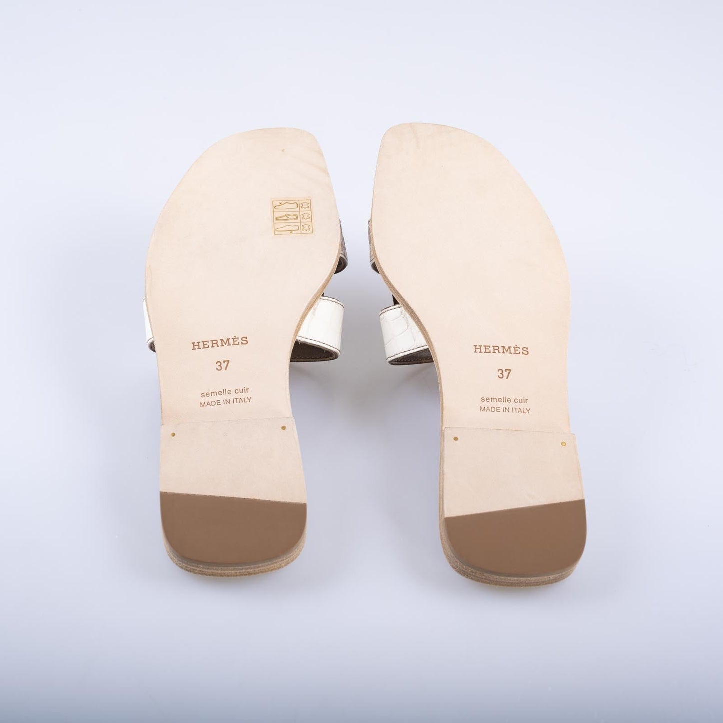 Hermès Himalayan Oran Sandals Matte Niloticus Crocodile 37 Blanc