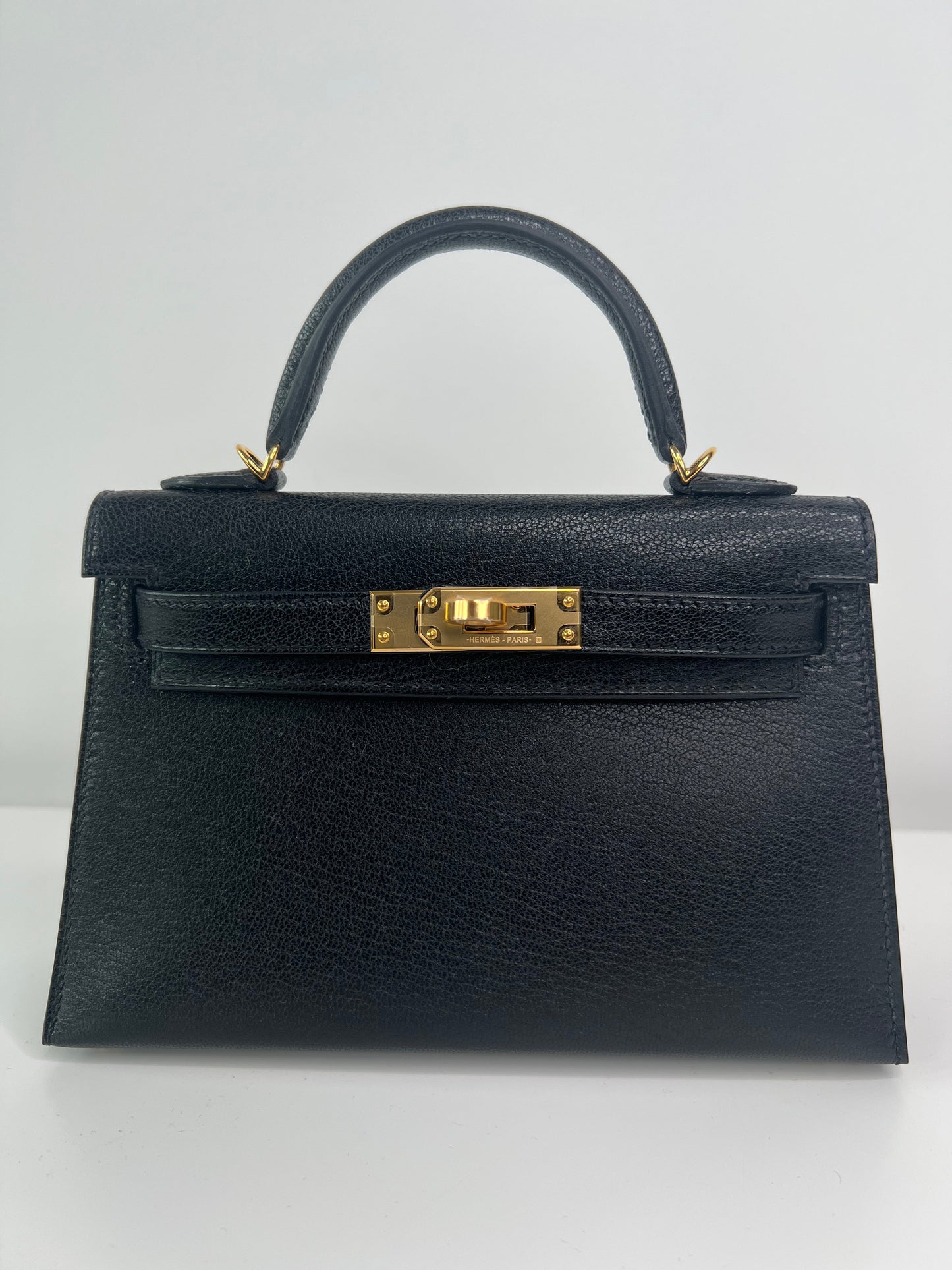Hermes Kelly 20 Black Chévre Gold Hardware