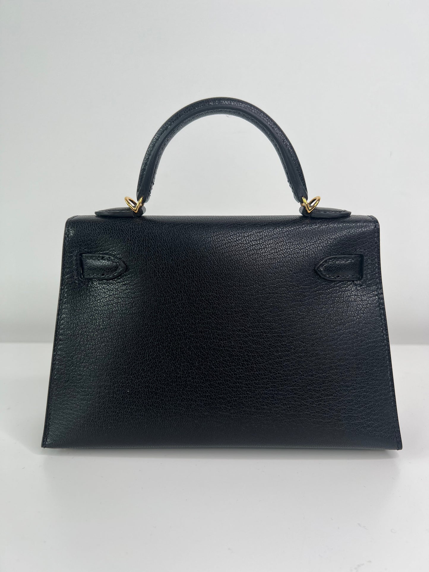 Hermes Kelly 20 Black Chévre Gold Hardware