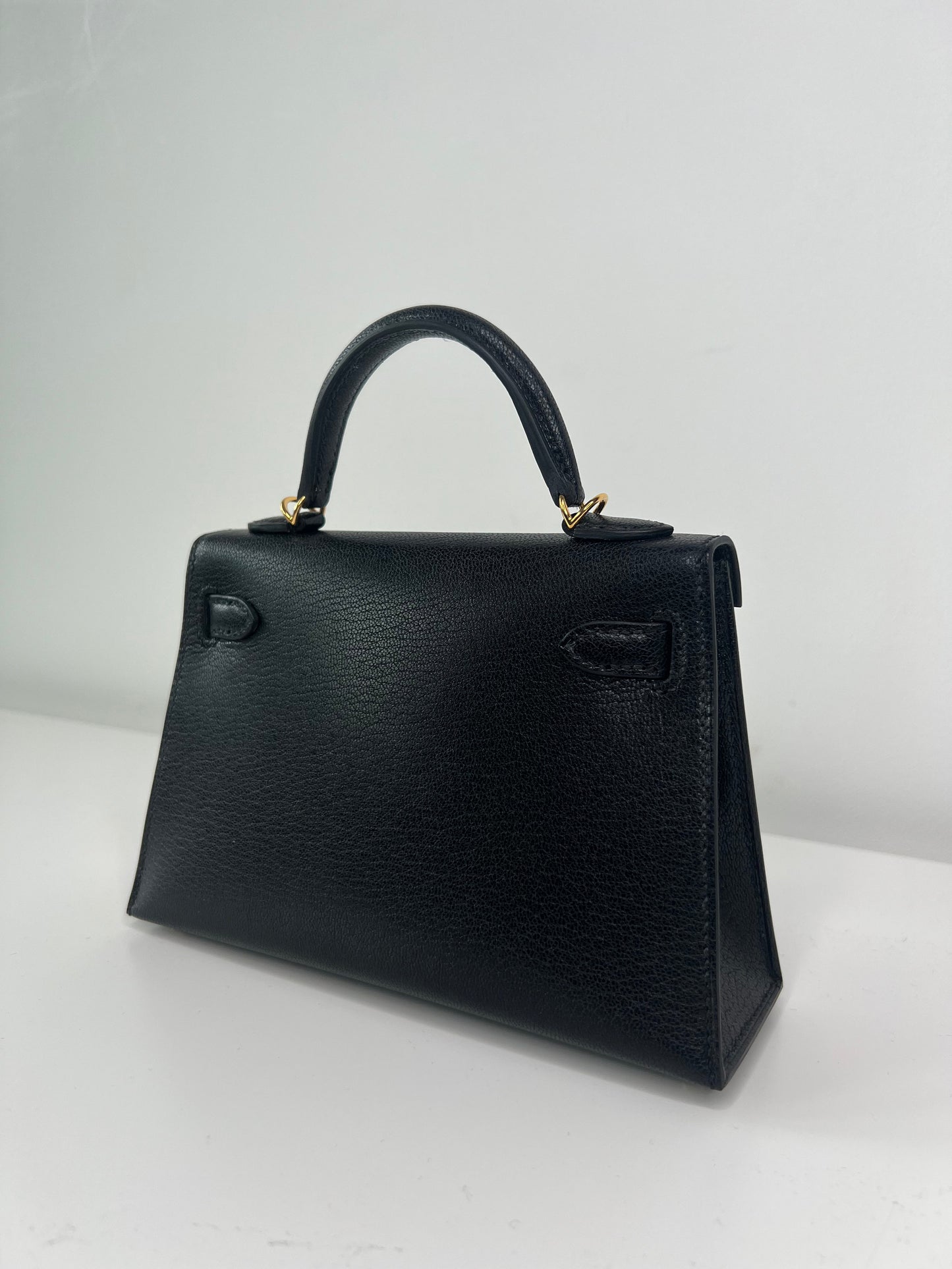 Hermes Kelly 20 Black Chévre Gold Hardware