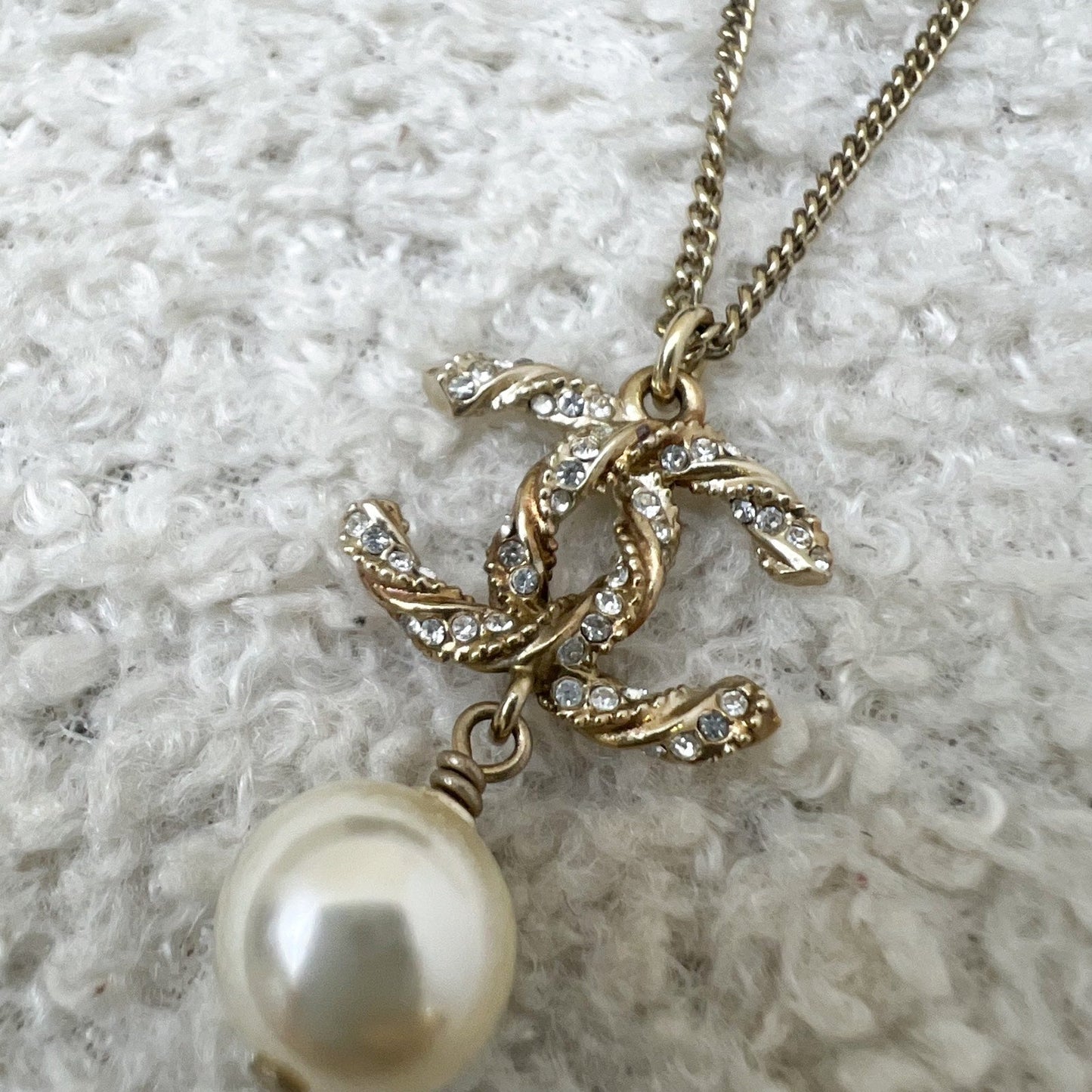 Chanel CC Logo with Dangling Pearl Necklace in Aged Gold HW