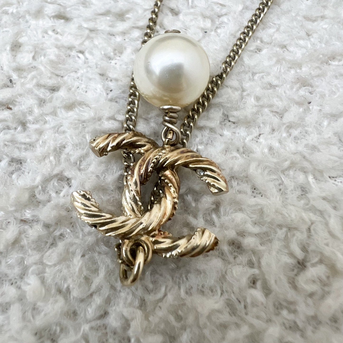 Chanel CC Logo with Dangling Pearl Necklace in Aged Gold HW