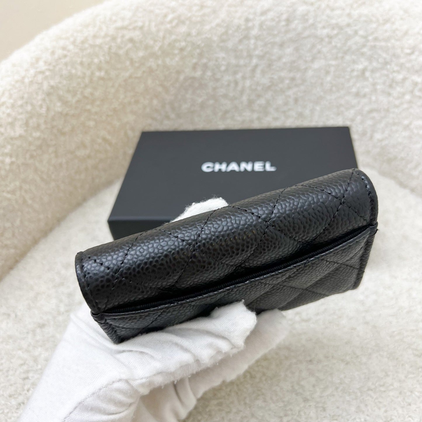 [Havik Shopsnew] Chanel Classic Snap Card Holder in Black Caviar and GHW (Model: AP0214)