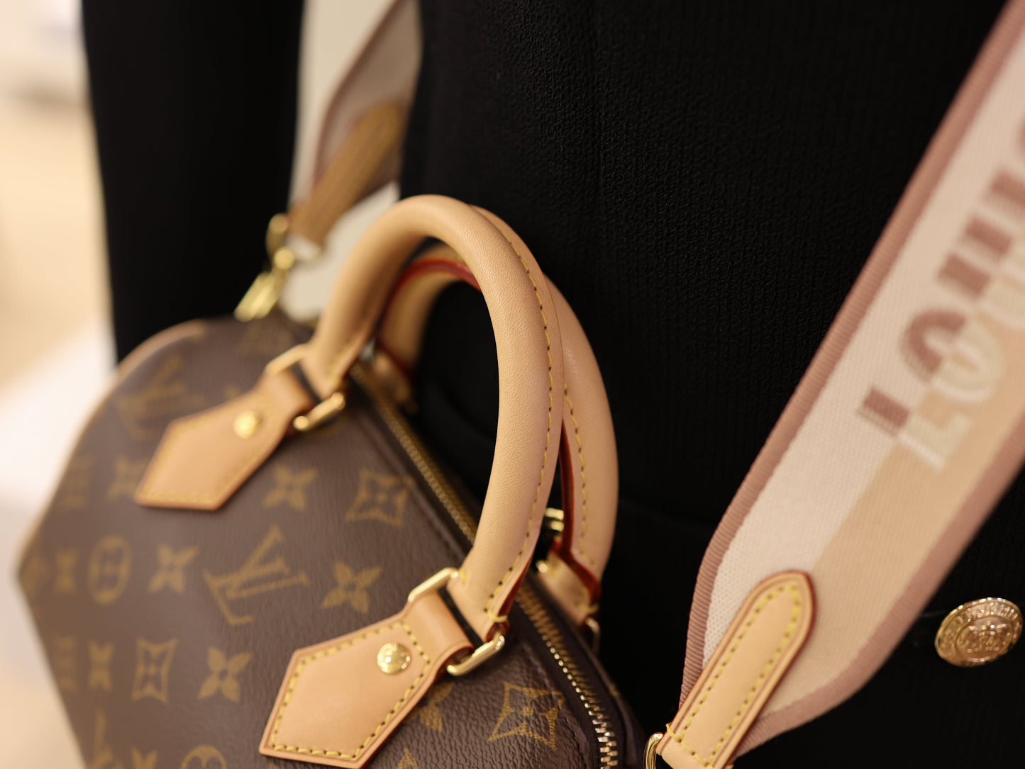 Louis Vuitton  Monogram Speedy Bandouliere 20 Beige