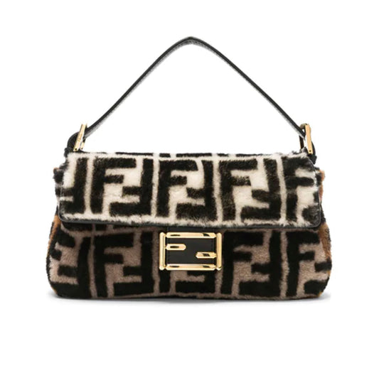 FENDI SHEARLING BAGUETTE WITH STRAP PAD
