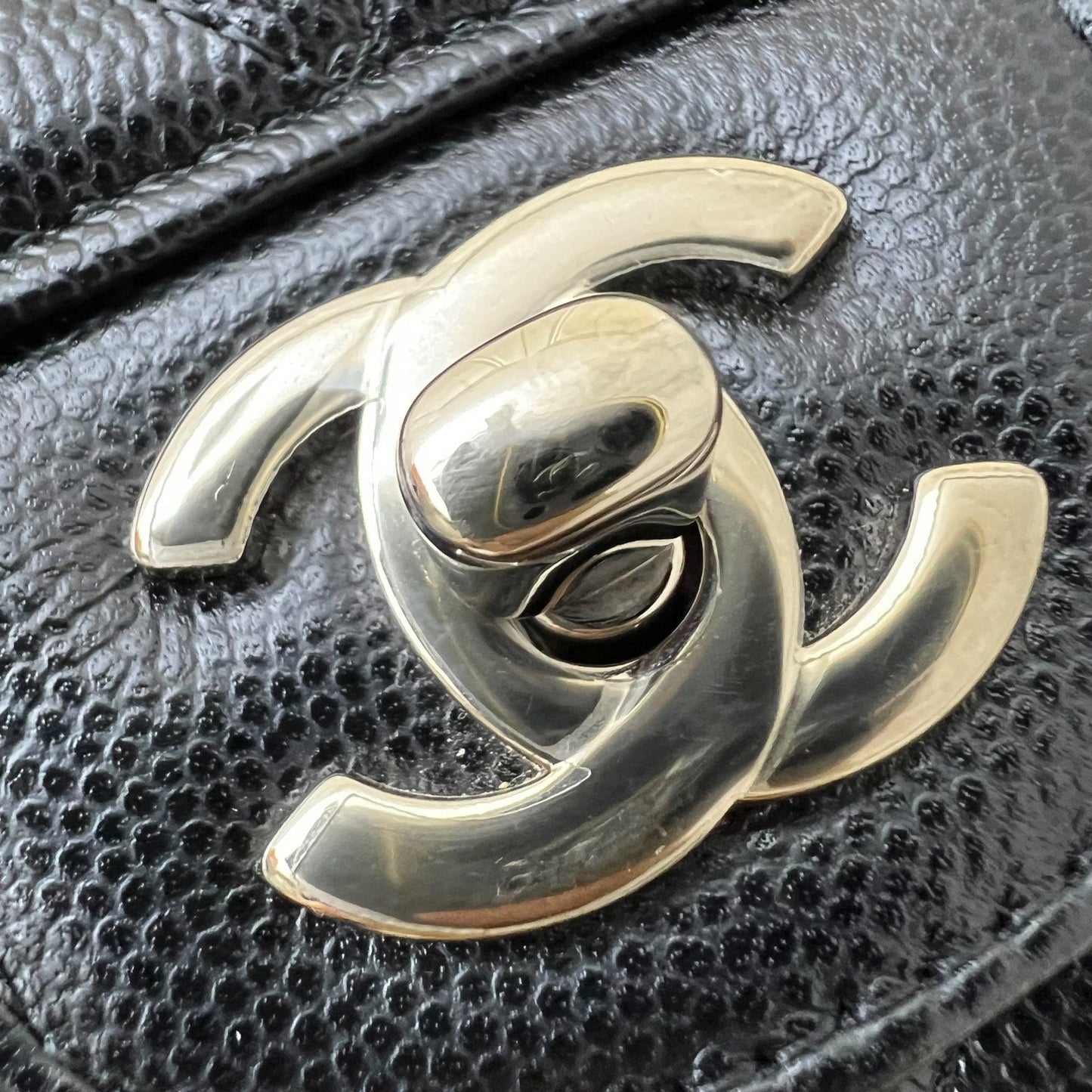 Chanel Medium Classic Flap CF in Chevron Quilted Black Caviar and SHW (Model: A01112)