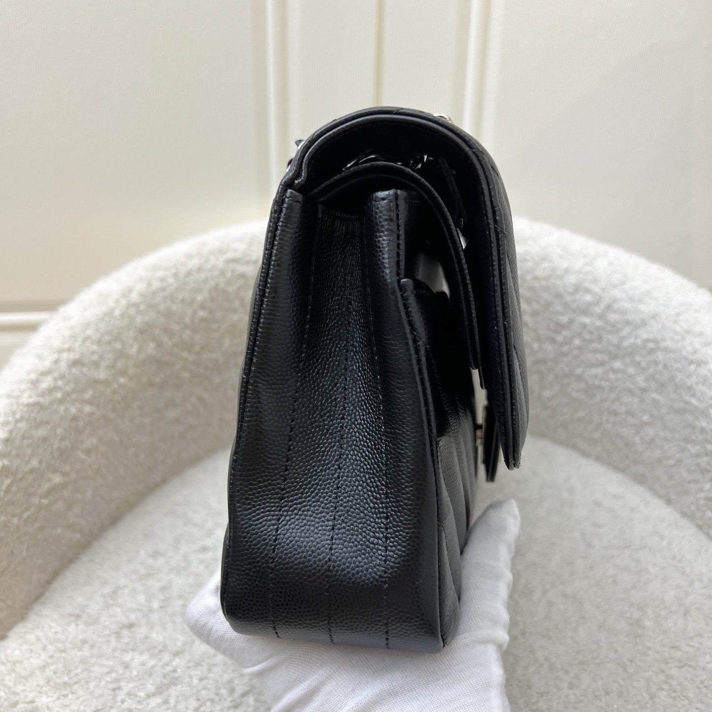 Chanel Medium Classic Flap CF in Chevron Quilted Black Caviar and SHW (Model: A01112)