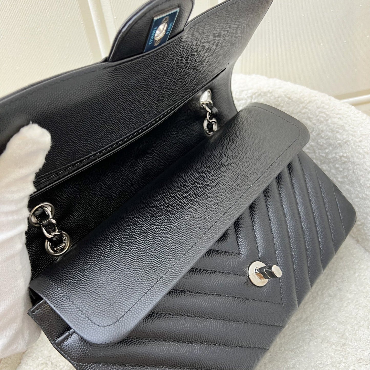 Chanel Medium Classic Flap CF in Chevron Quilted Black Caviar and SHW (Model: A01112)