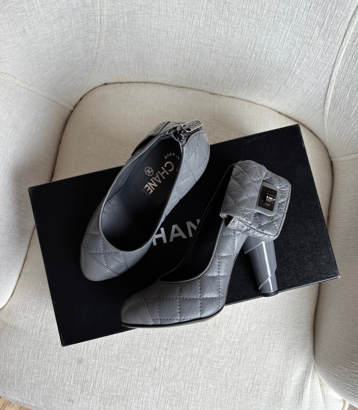 Chanel 'Reissue Pouch' Pumps - Women's 34