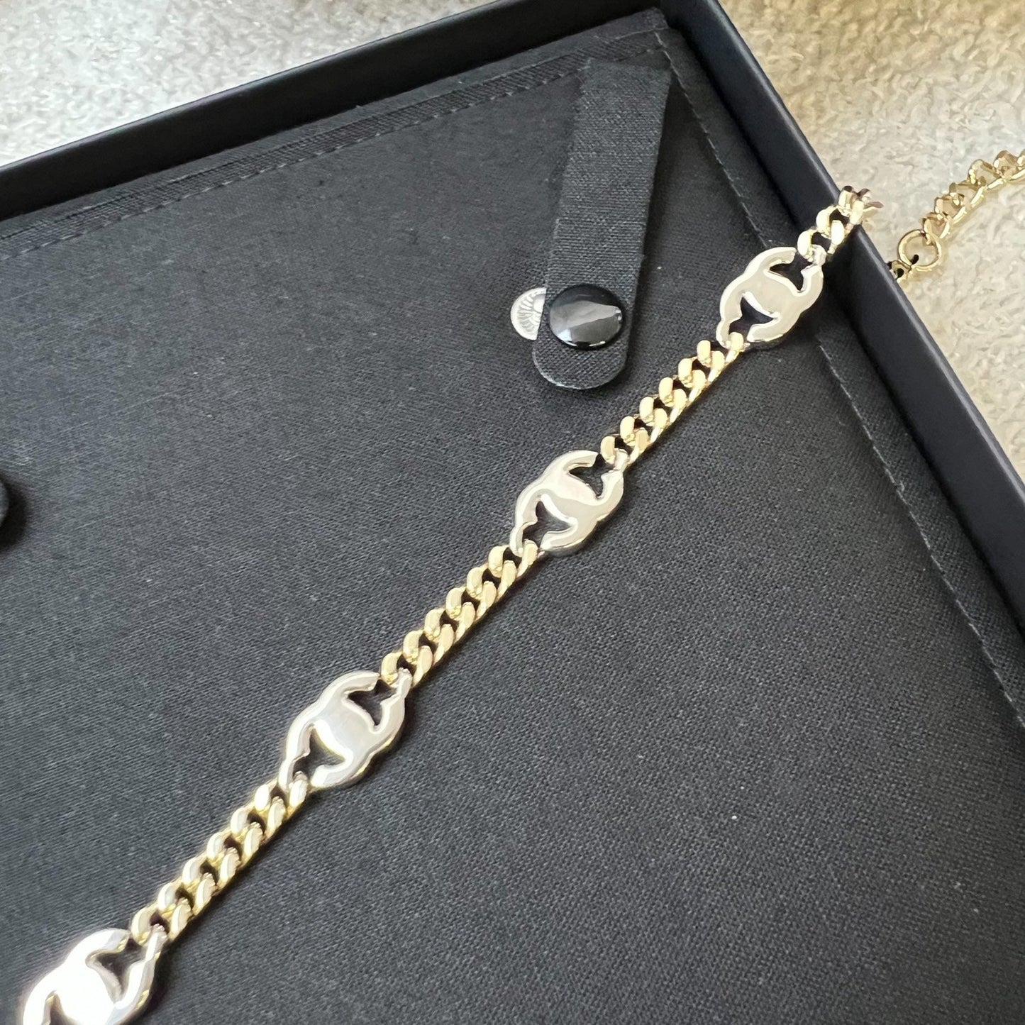 Chanel Diamantes Studded CC Motif Choker Necklace in LGHW (Model: AB6444)