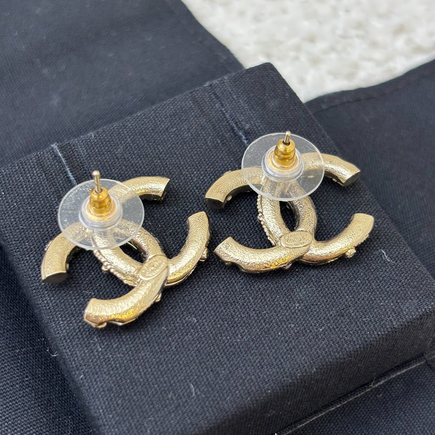 Chanel 19C CC Logo Earrings with Blue Crystals in GHW