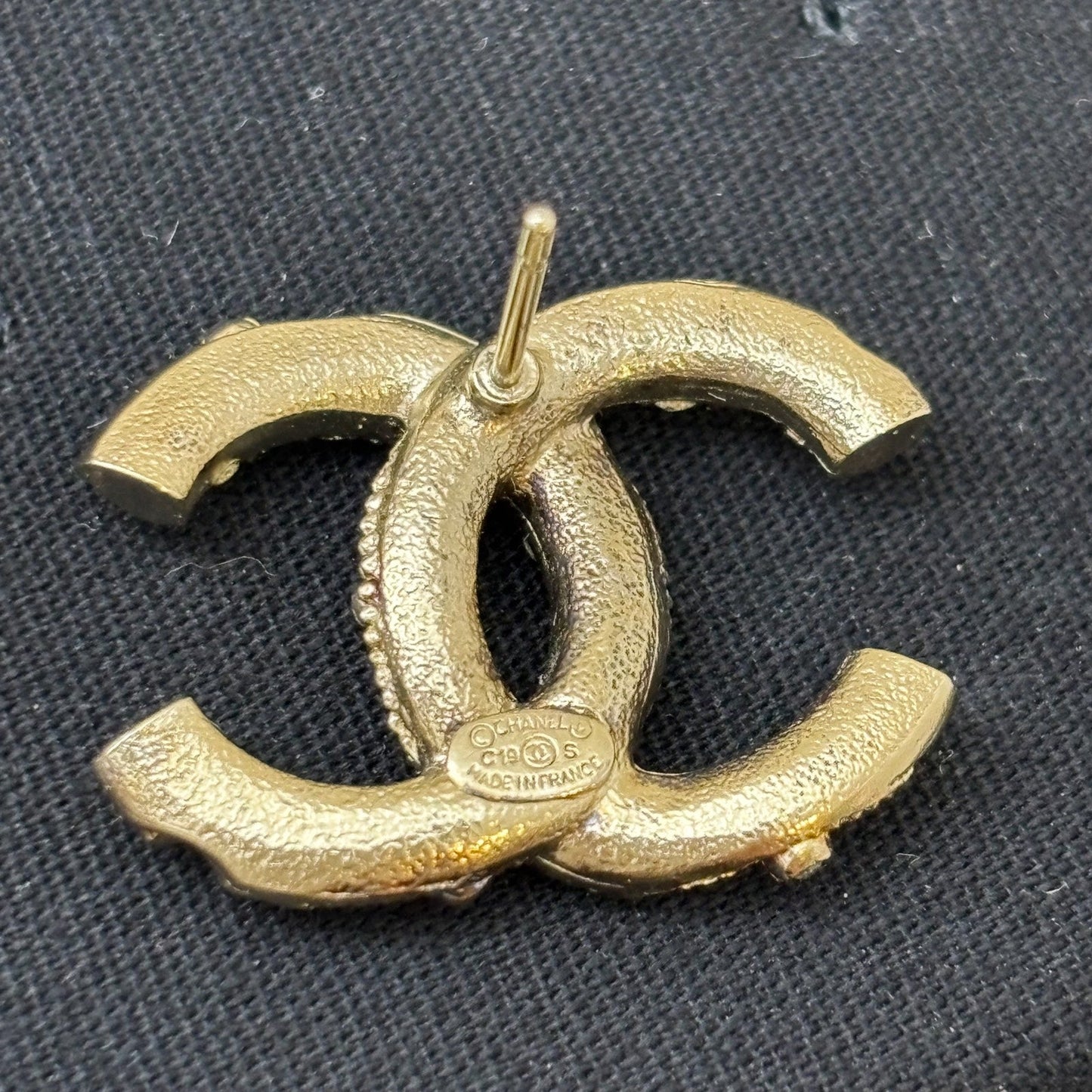 Chanel 19C CC Logo Earrings with Blue Crystals in GHW