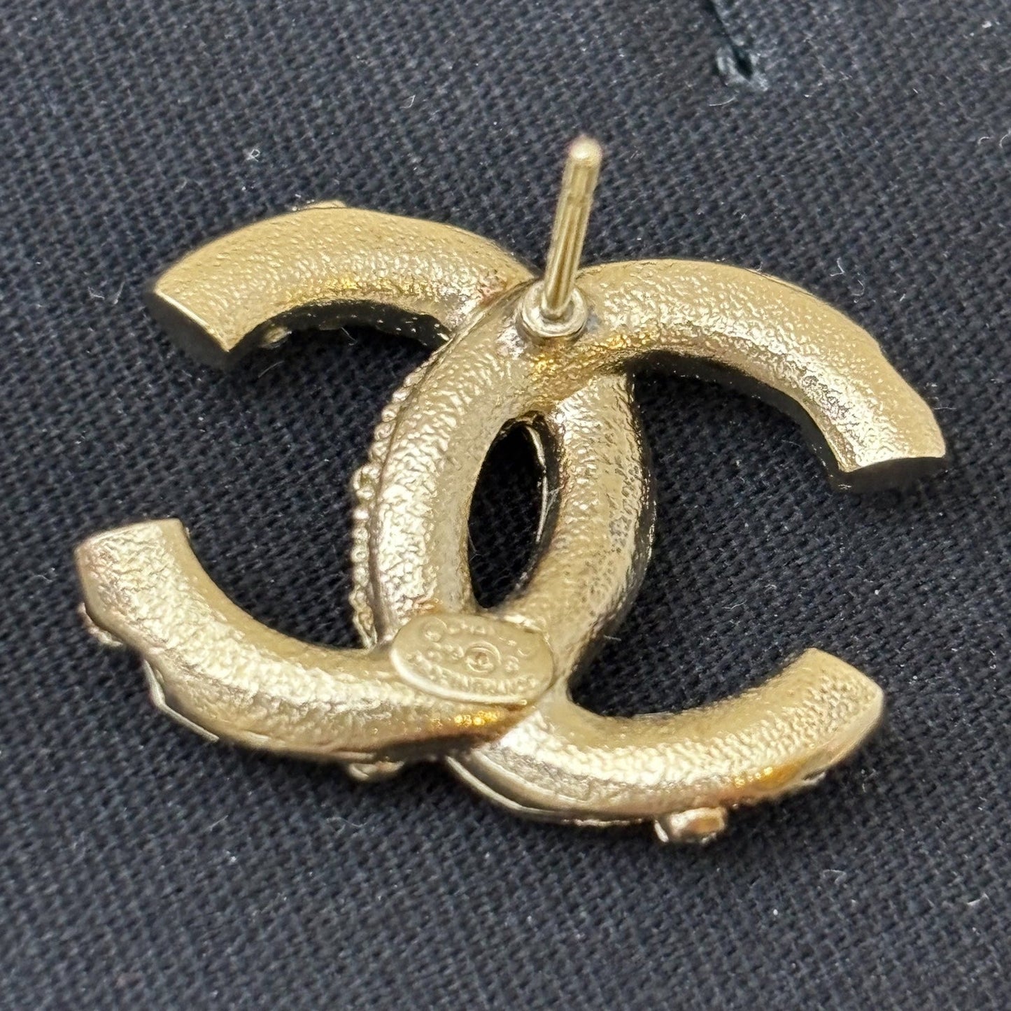 Chanel 19C CC Logo Earrings with Blue Crystals in GHW