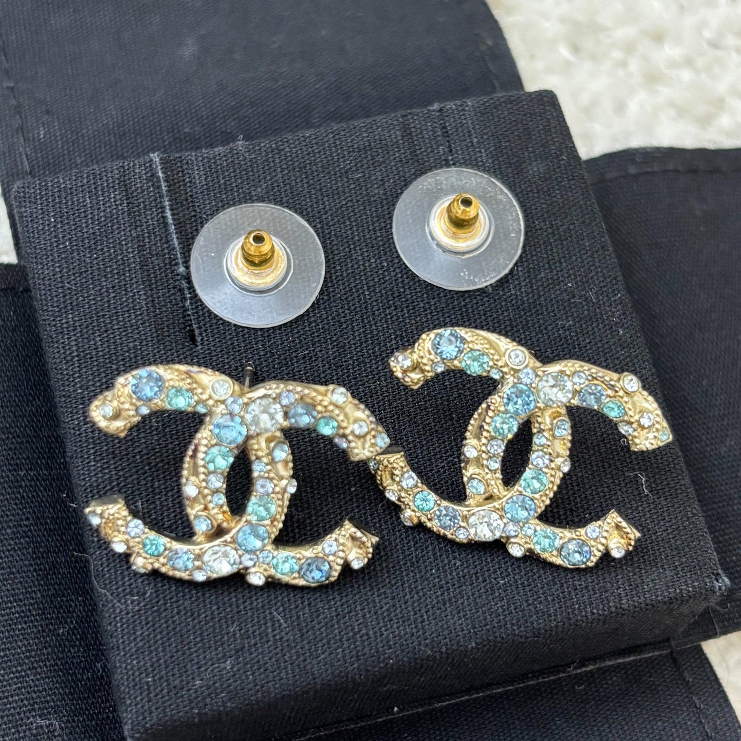 Chanel 19C CC Logo Earrings with Blue Crystals in GHW